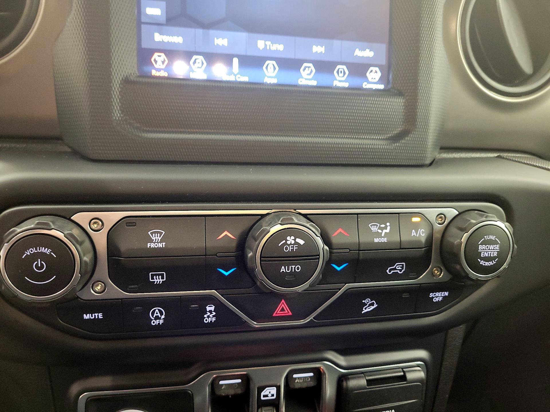 Thumbnail: 2019 Jeep Wrangler - 14