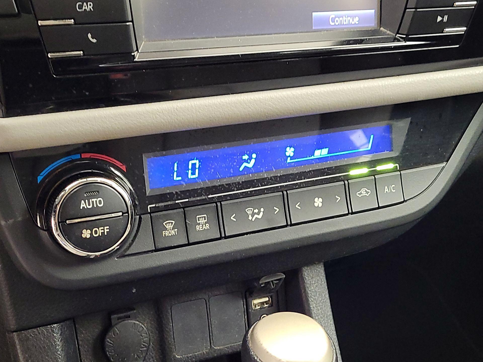 Thumbnail: 2016 Toyota Corolla - 16