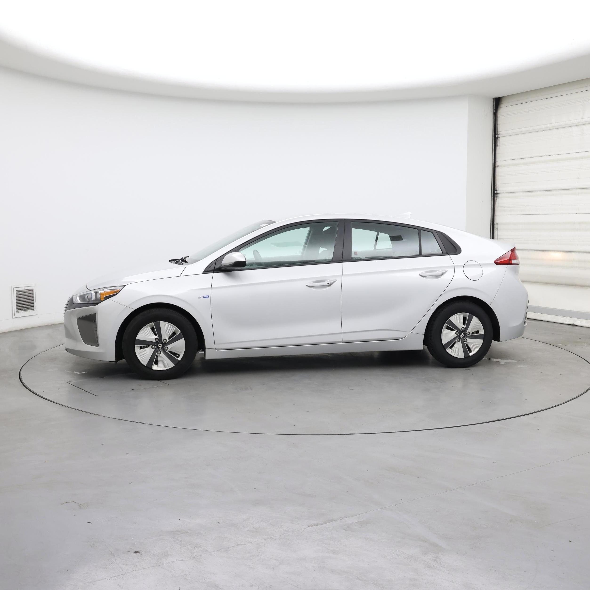 Thumbnail: 2018 Hyundai Ioniq - 3