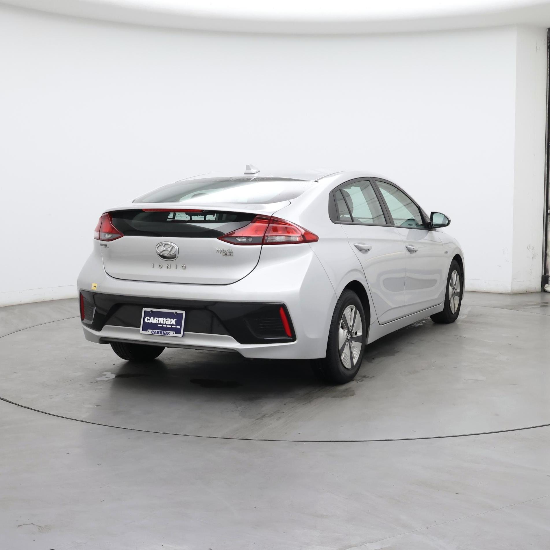 Thumbnail: 2018 Hyundai Ioniq - 8