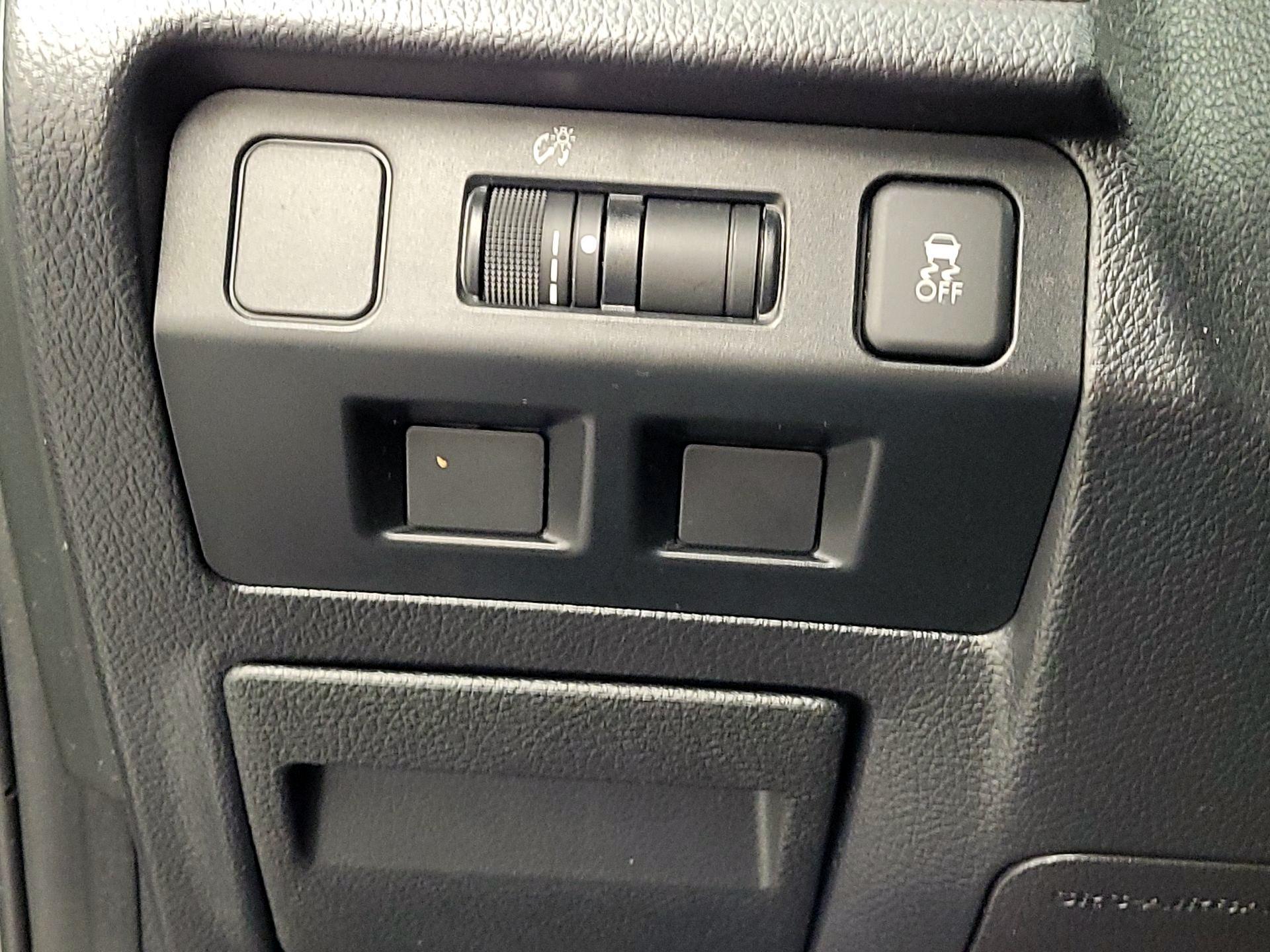 Thumbnail: 2017 Subaru Crosstrek - 13