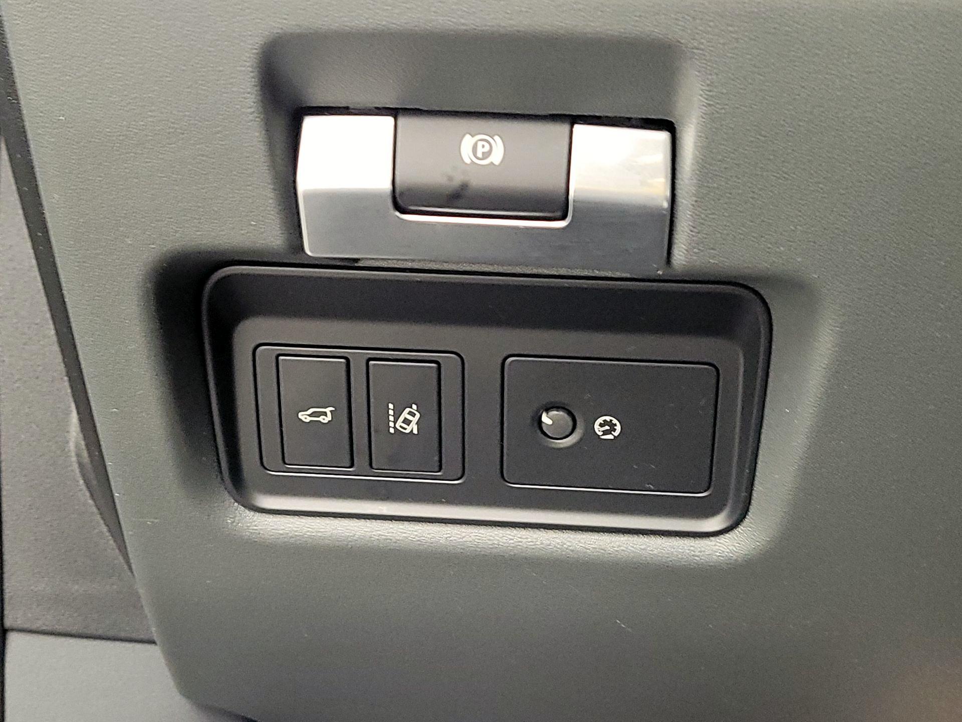 Thumbnail: 2020 Jaguar E-Pace - 13