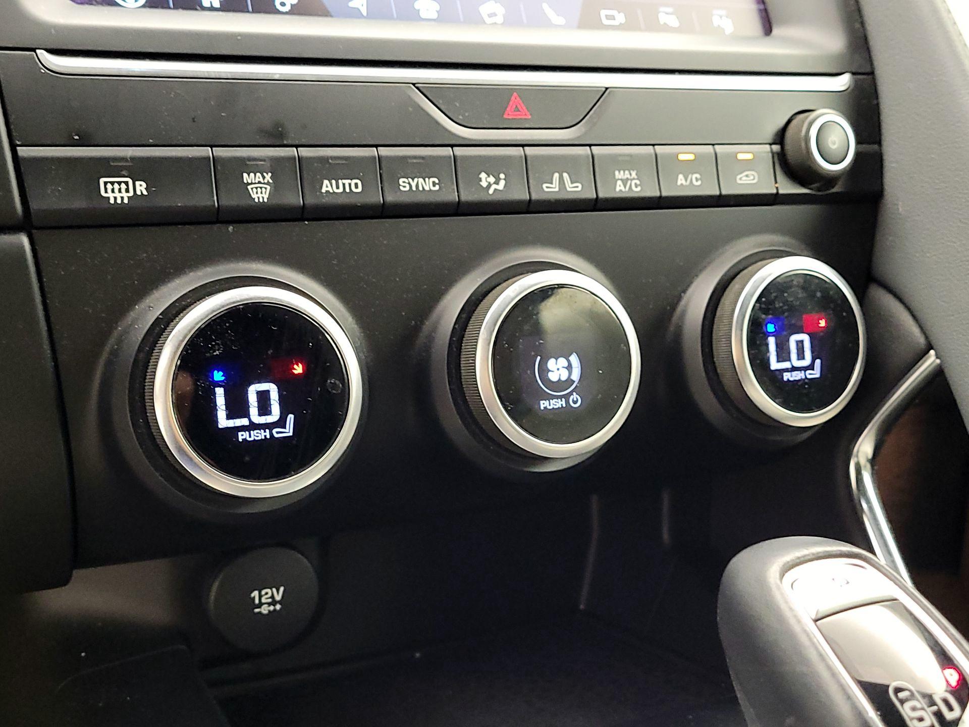 Thumbnail: 2020 Jaguar E-Pace - 16