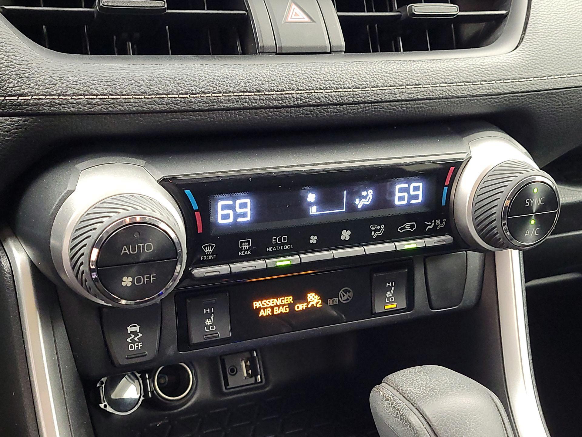 Thumbnail: 2019 Toyota RAV4 - 16