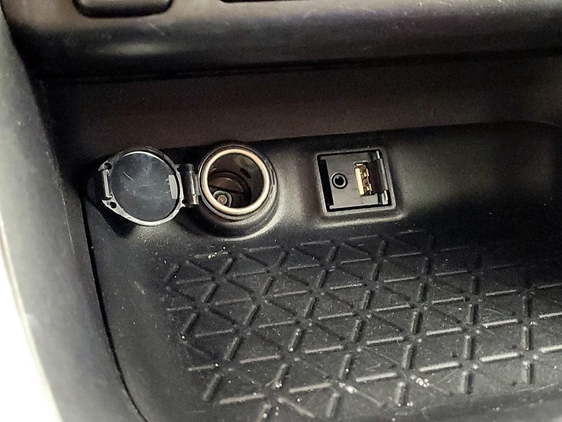 Thumbnail: 2019 Toyota RAV4 - 18