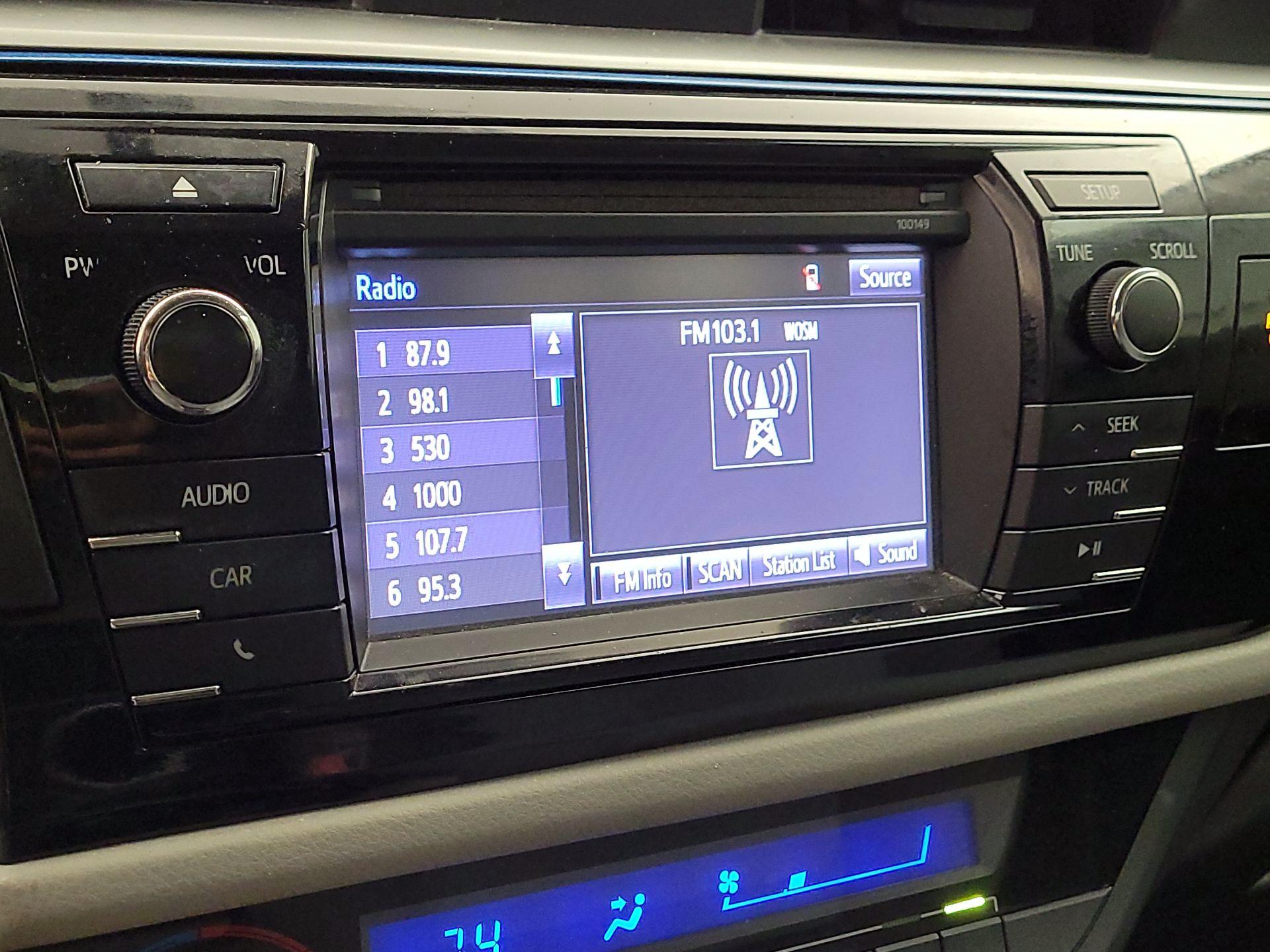 Thumbnail: 2015 Toyota Corolla - 15