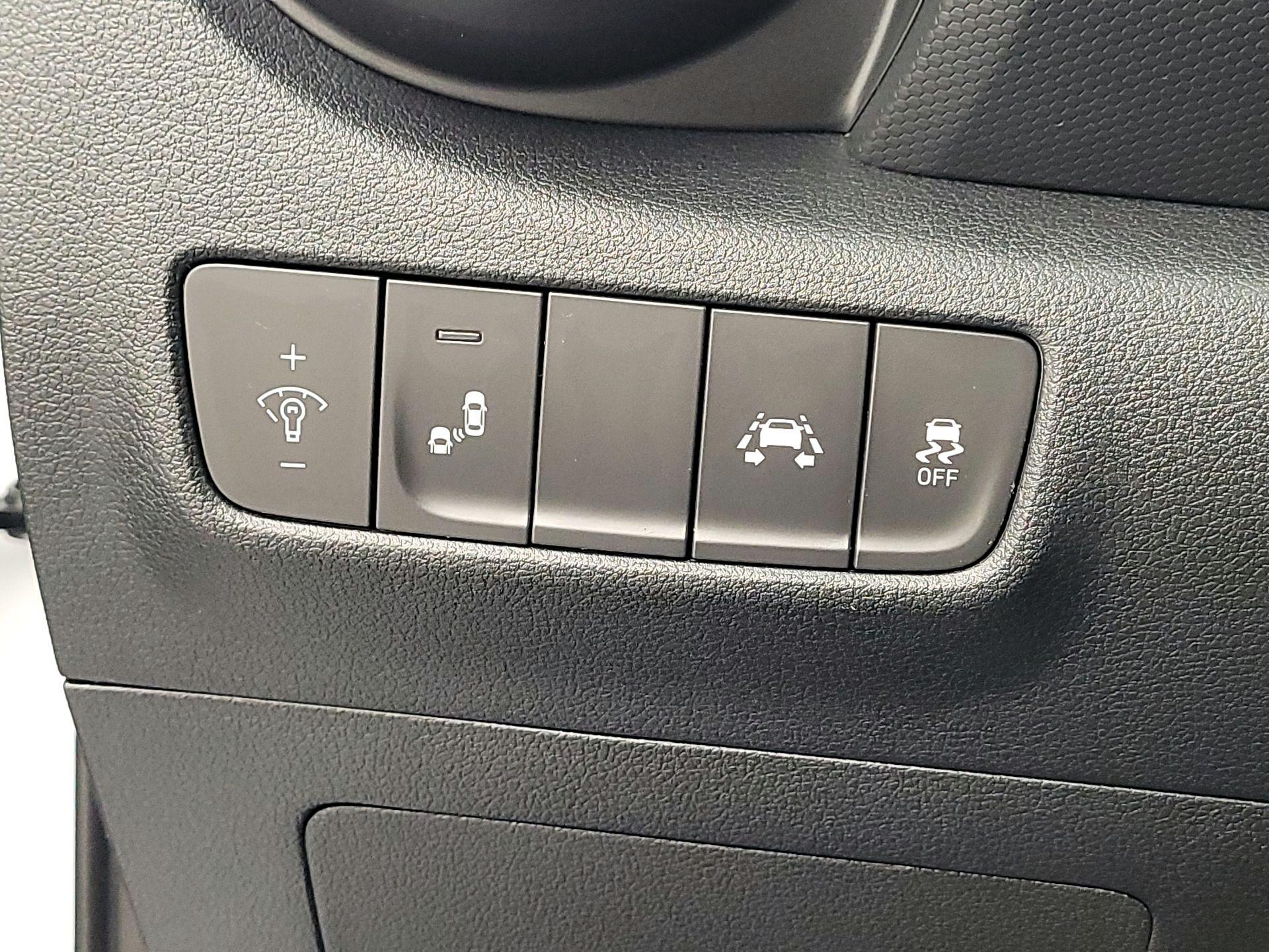 Thumbnail: 2020 Hyundai Kona - 13