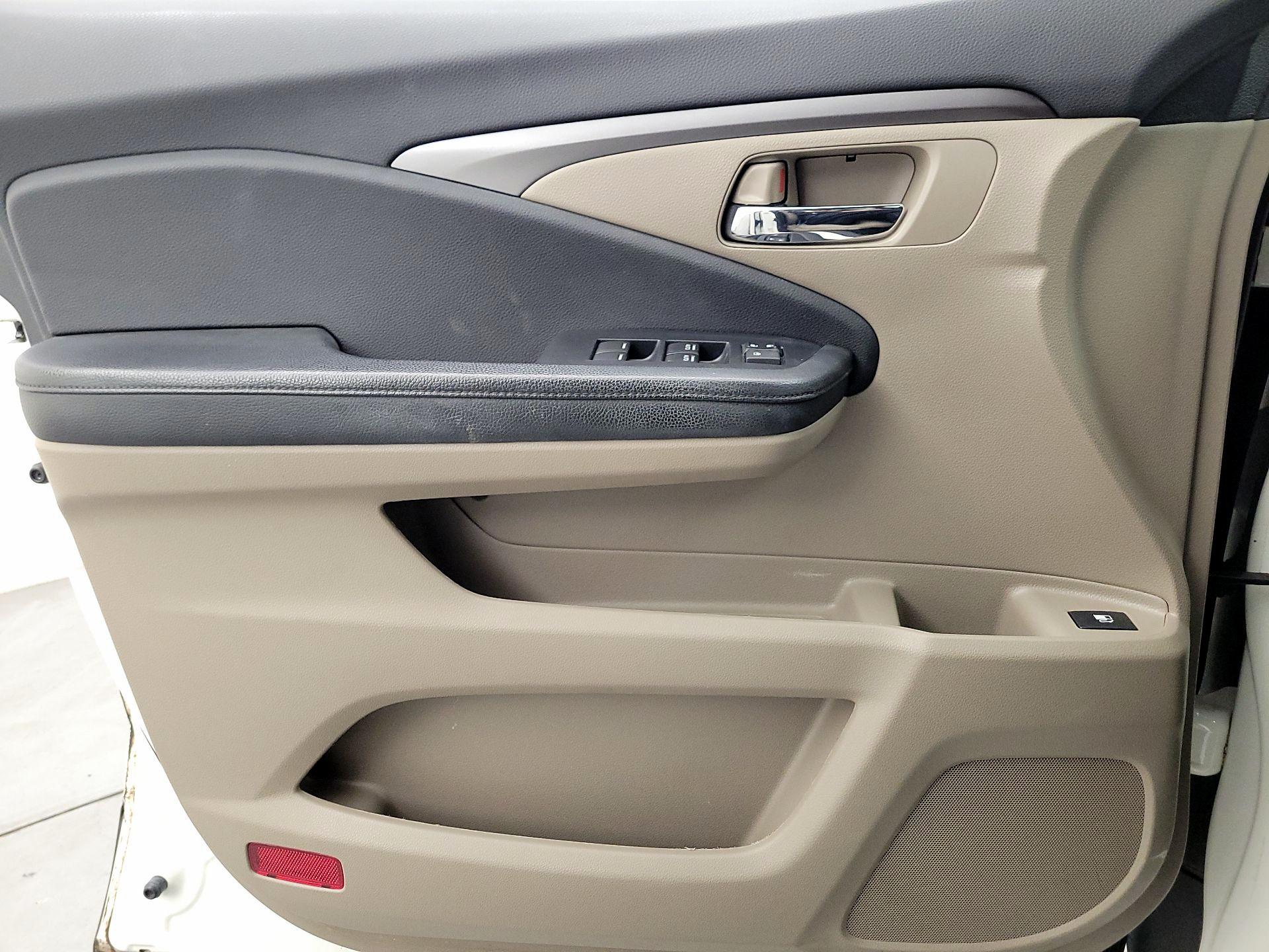 Thumbnail: 2019 Honda Pilot - 12