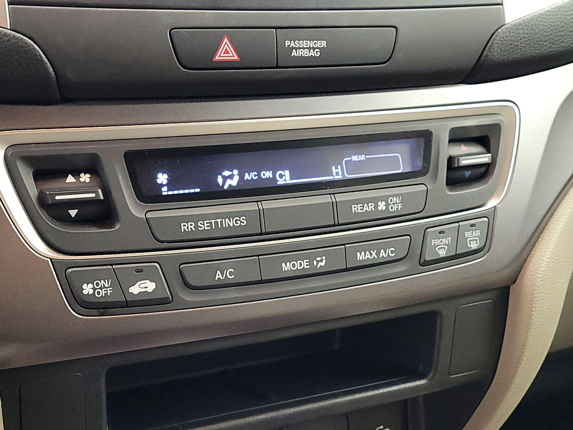 Thumbnail: 2019 Honda Pilot - 16