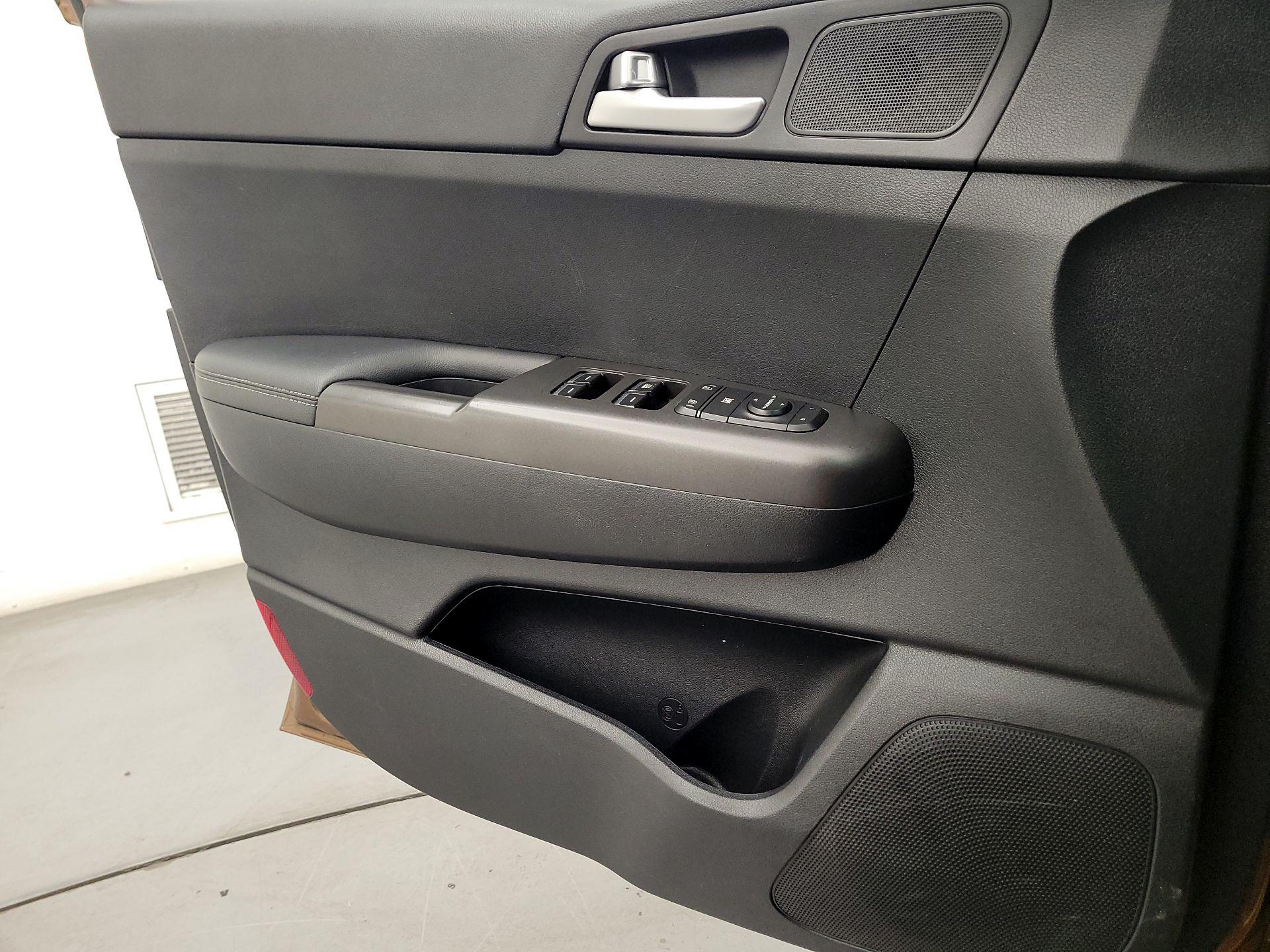 Thumbnail: 2020 Kia Sportage - 12