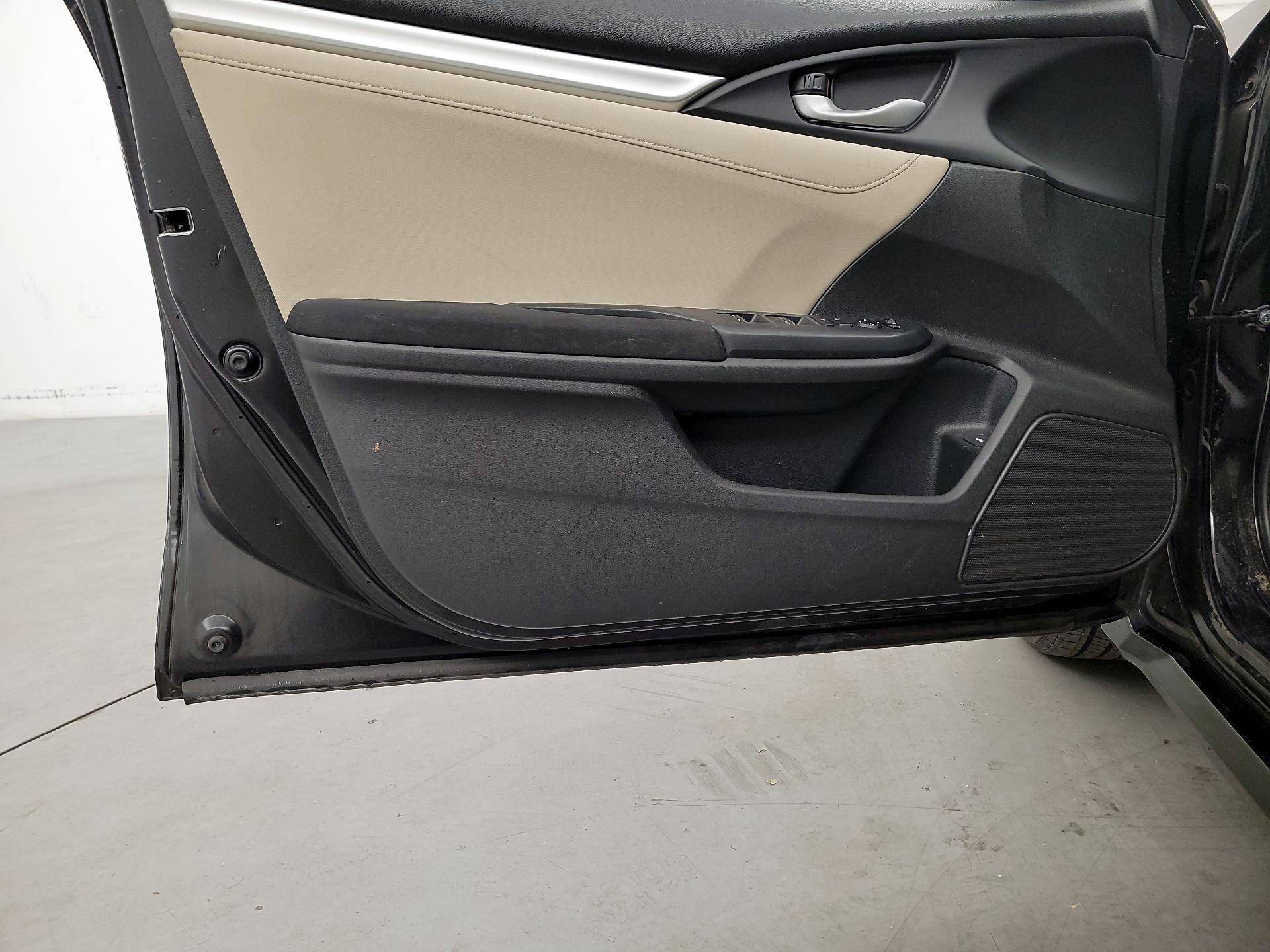 Thumbnail: 2016 Honda Civic - 12