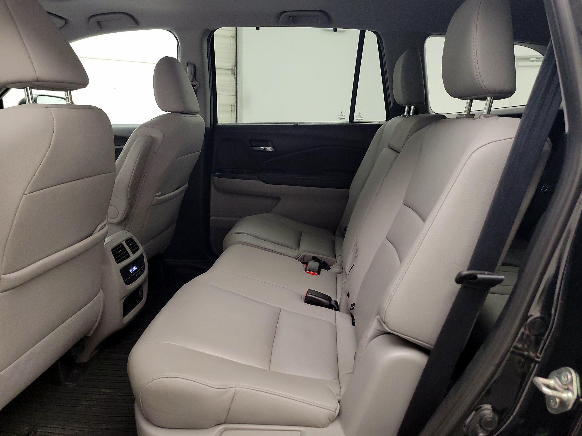 Thumbnail: 2019 Honda Pilot - 19