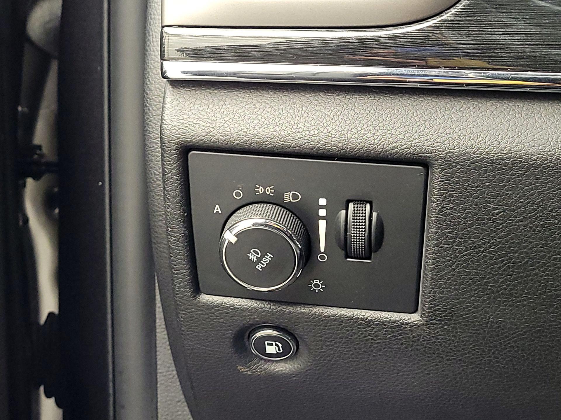 Thumbnail: 2018 Jeep Grand Cherokee - 13