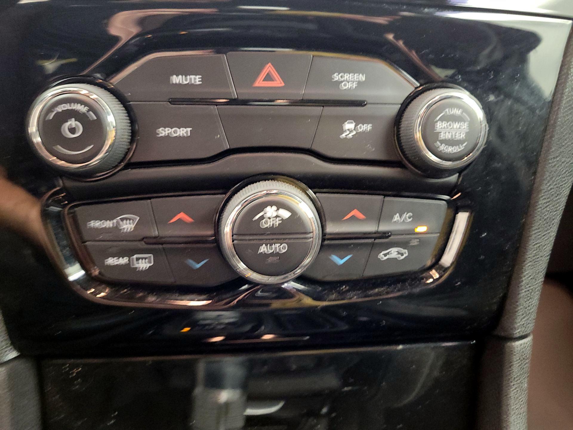 Thumbnail: 2018 Chrysler 300 - 14