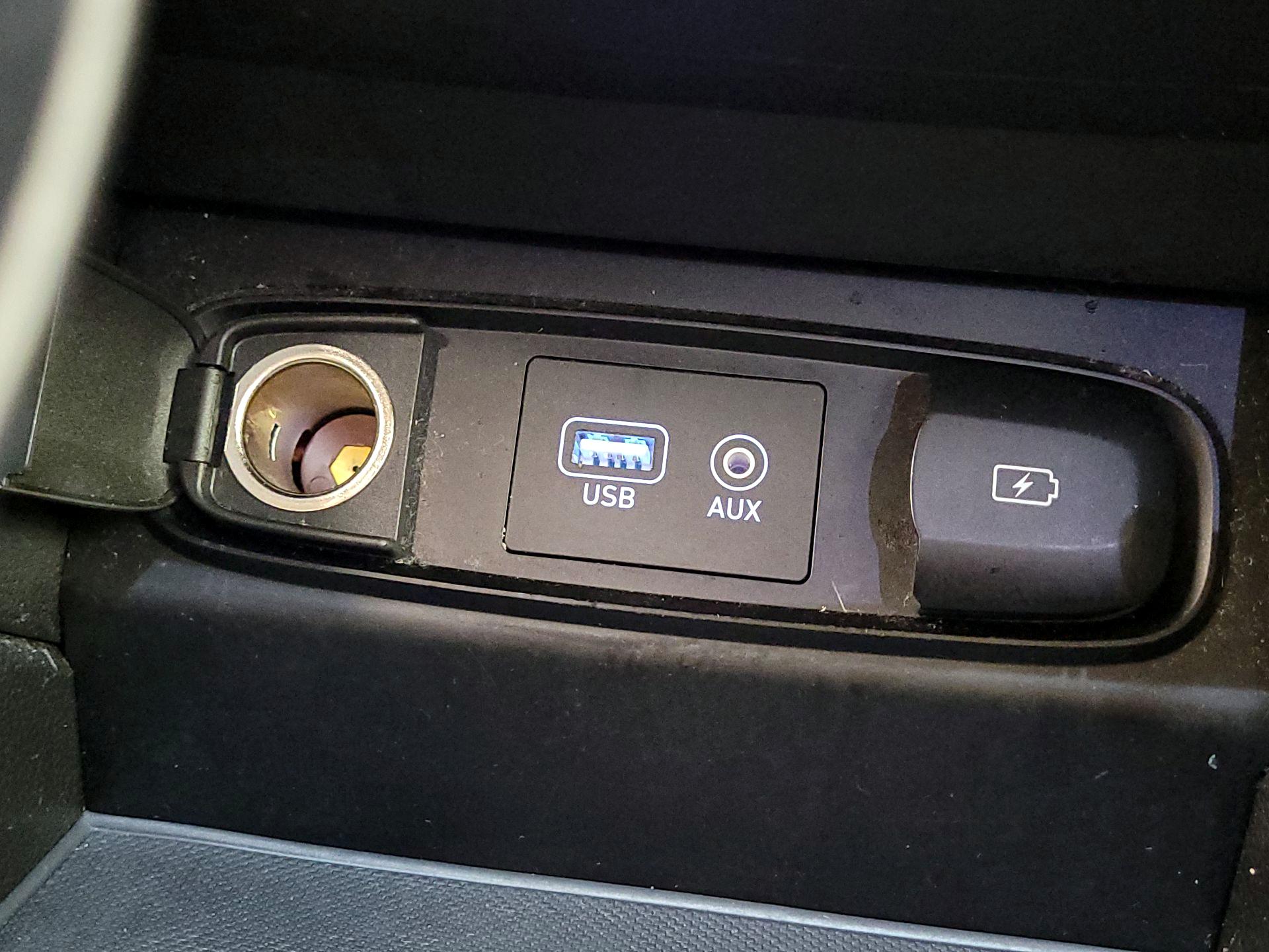 Thumbnail: 2019 Hyundai Santa Fe - 18