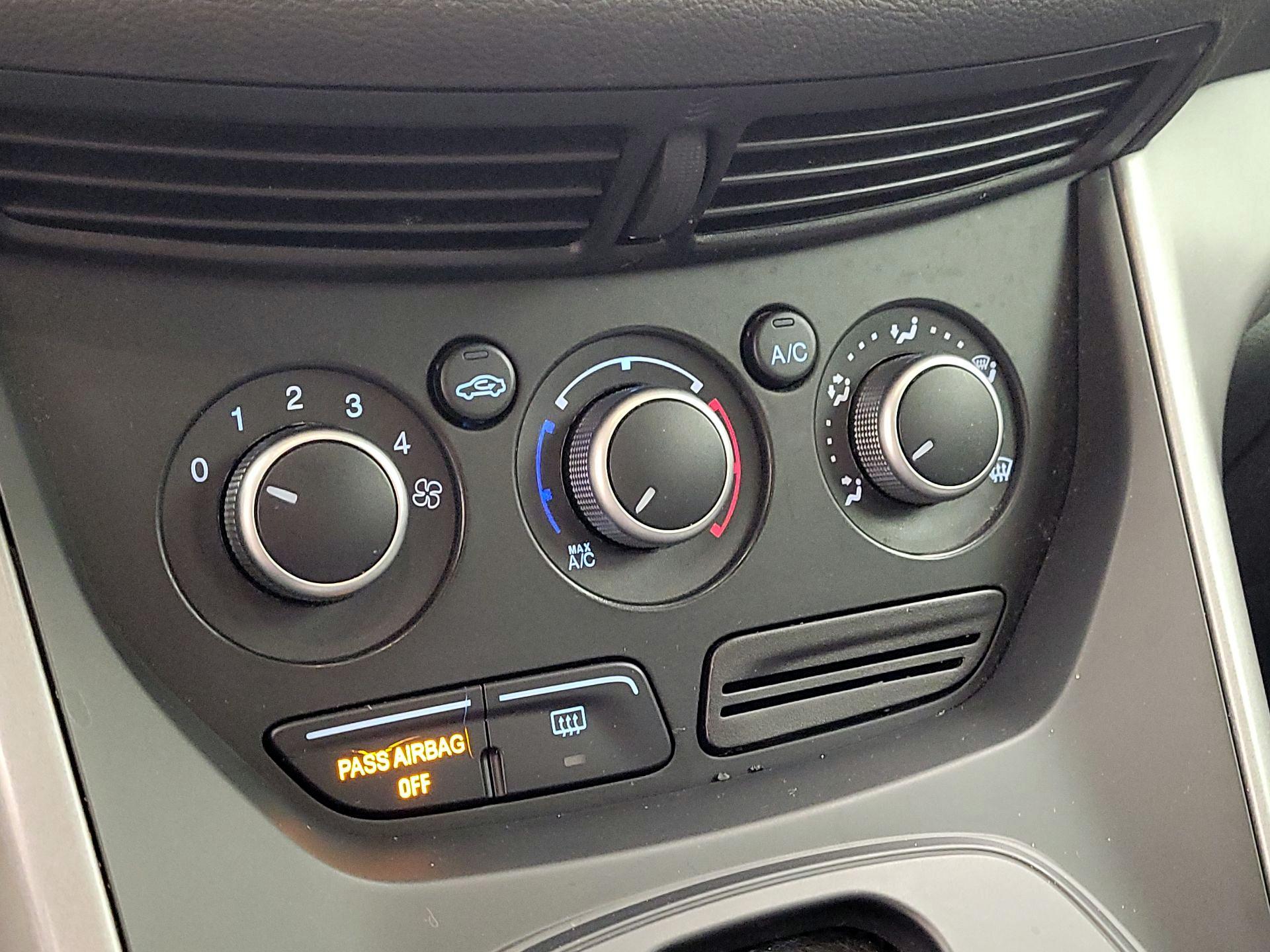 Thumbnail: 2015 Ford Escape - 16