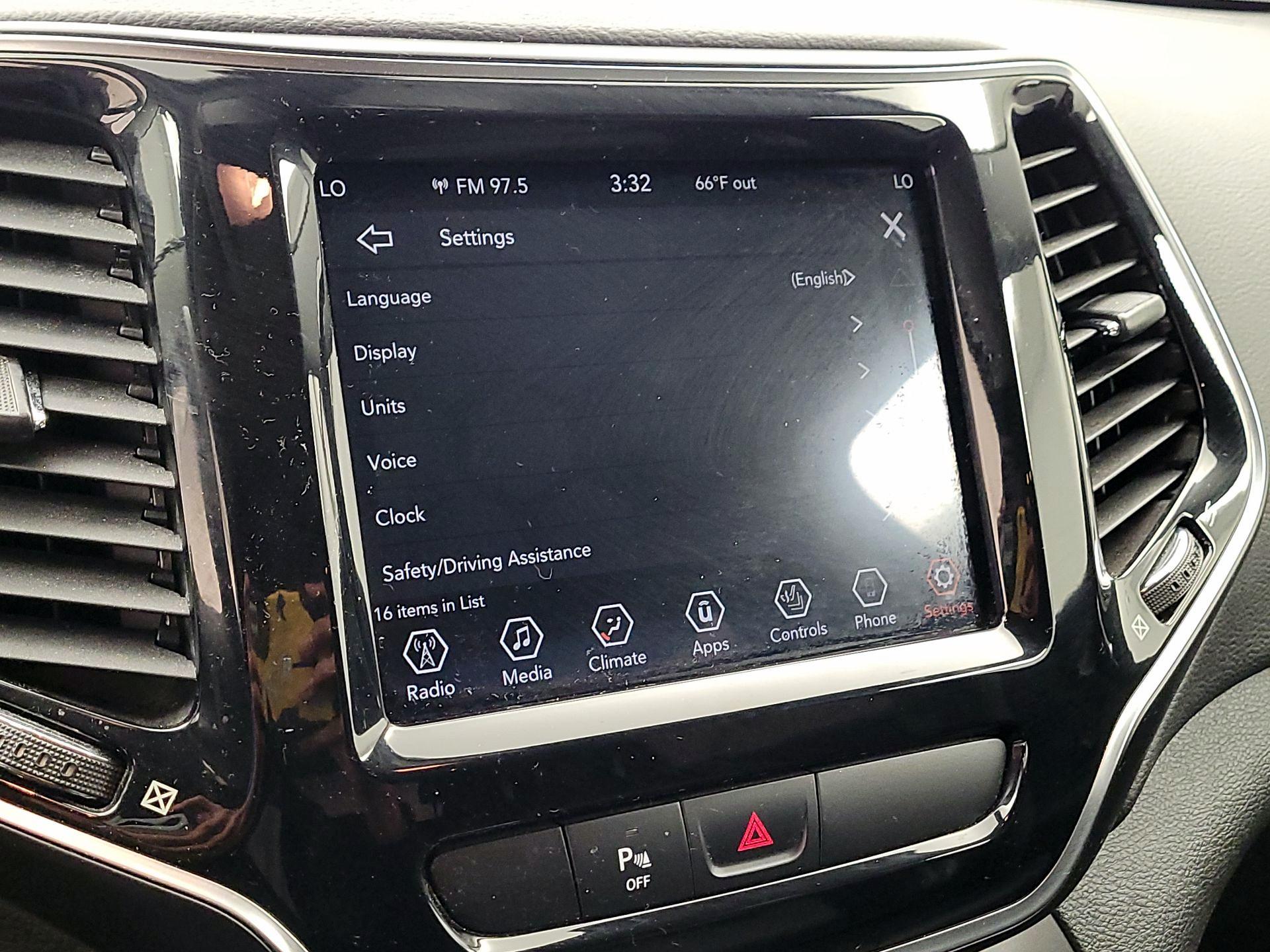 Thumbnail: 2019 Jeep Cherokee - 15