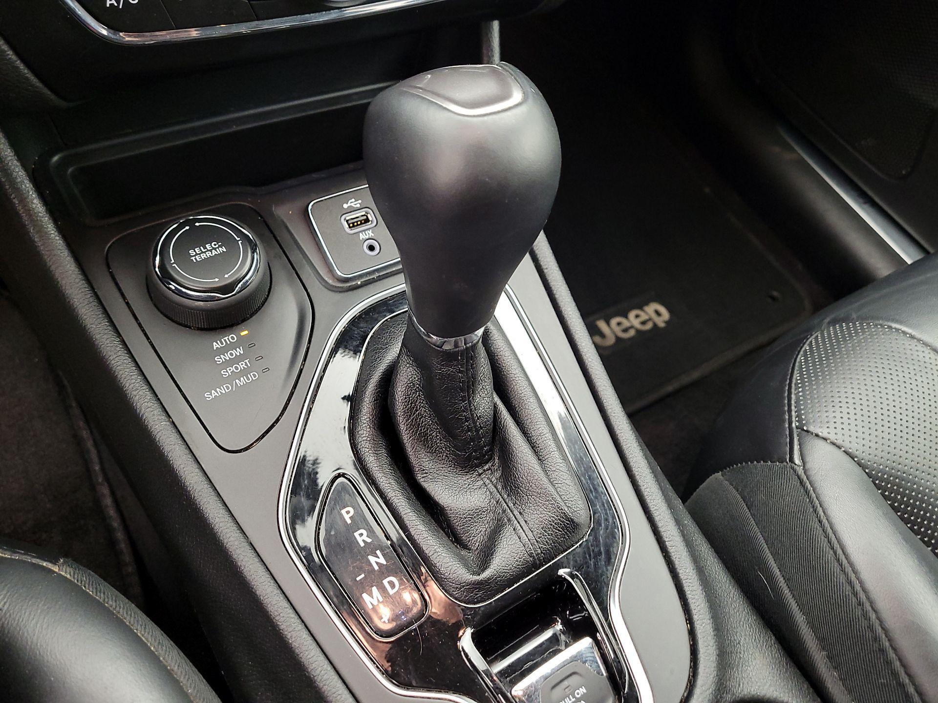 Thumbnail: 2019 Jeep Cherokee - 17