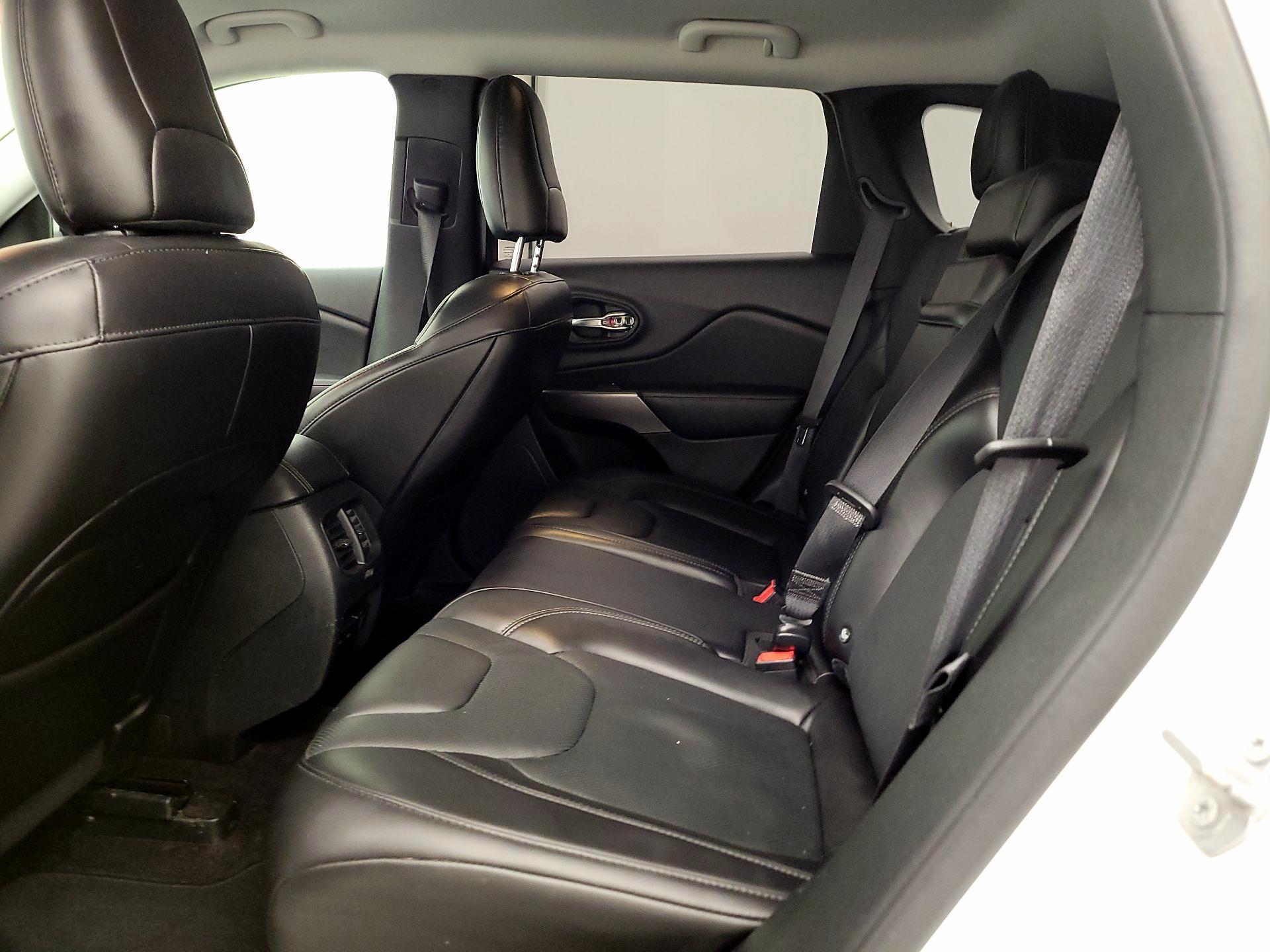 Thumbnail: 2019 Jeep Cherokee - 19