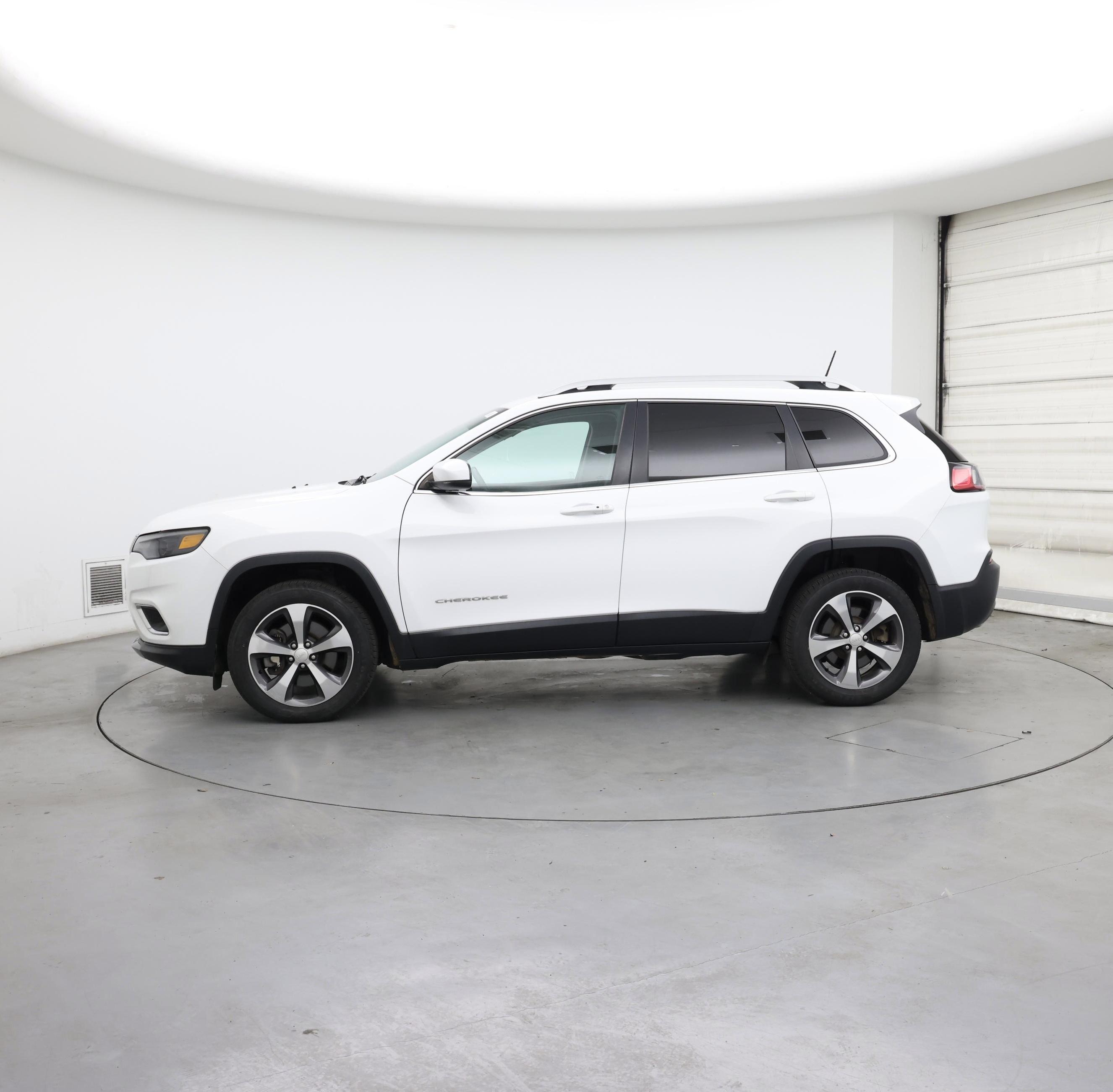 Thumbnail: 2019 Jeep Cherokee - 3
