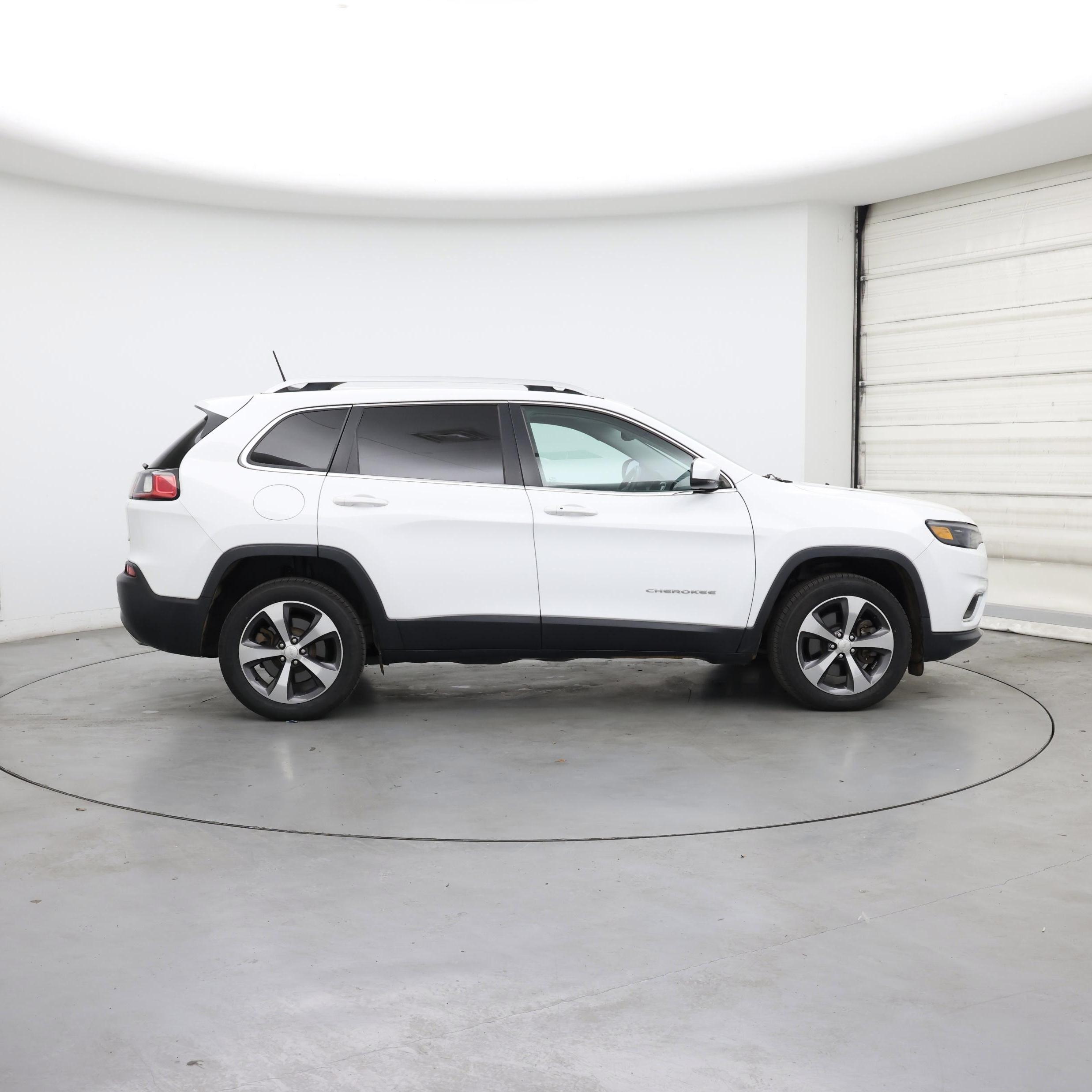 Thumbnail: 2019 Jeep Cherokee - 7