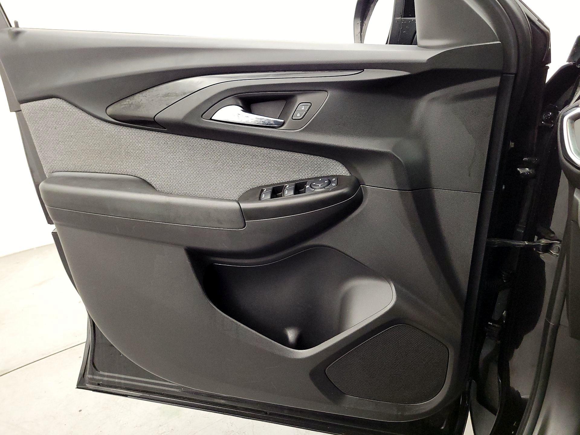 Thumbnail: 2023 Chevrolet TrailBlazer - 12