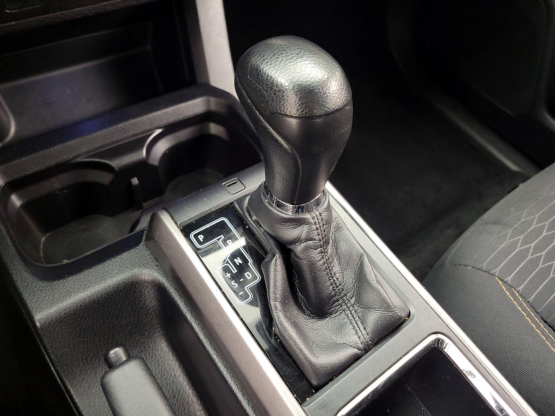 Thumbnail: 2016 Toyota Tacoma - 16