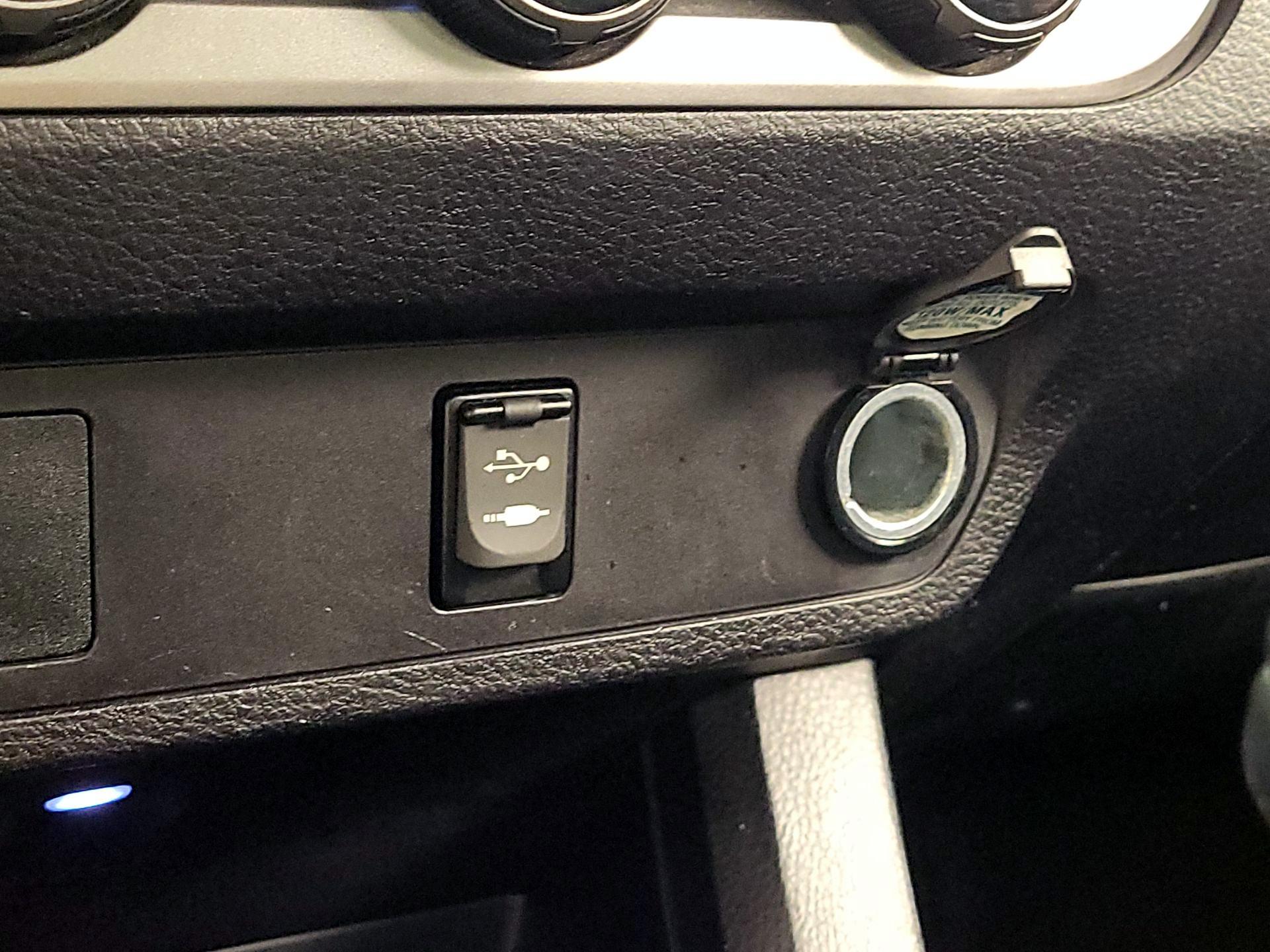 Thumbnail: 2016 Toyota Tacoma - 17