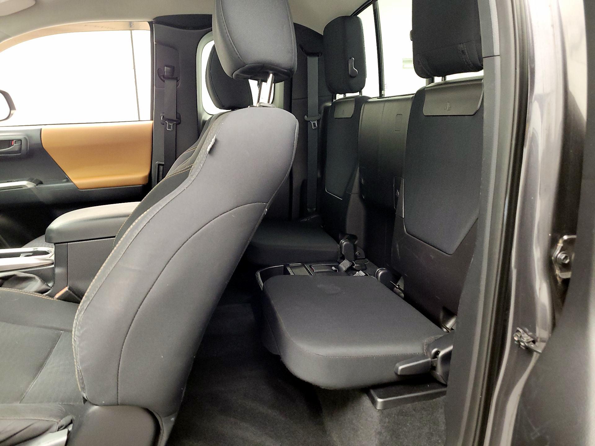 Thumbnail: 2016 Toyota Tacoma - 18