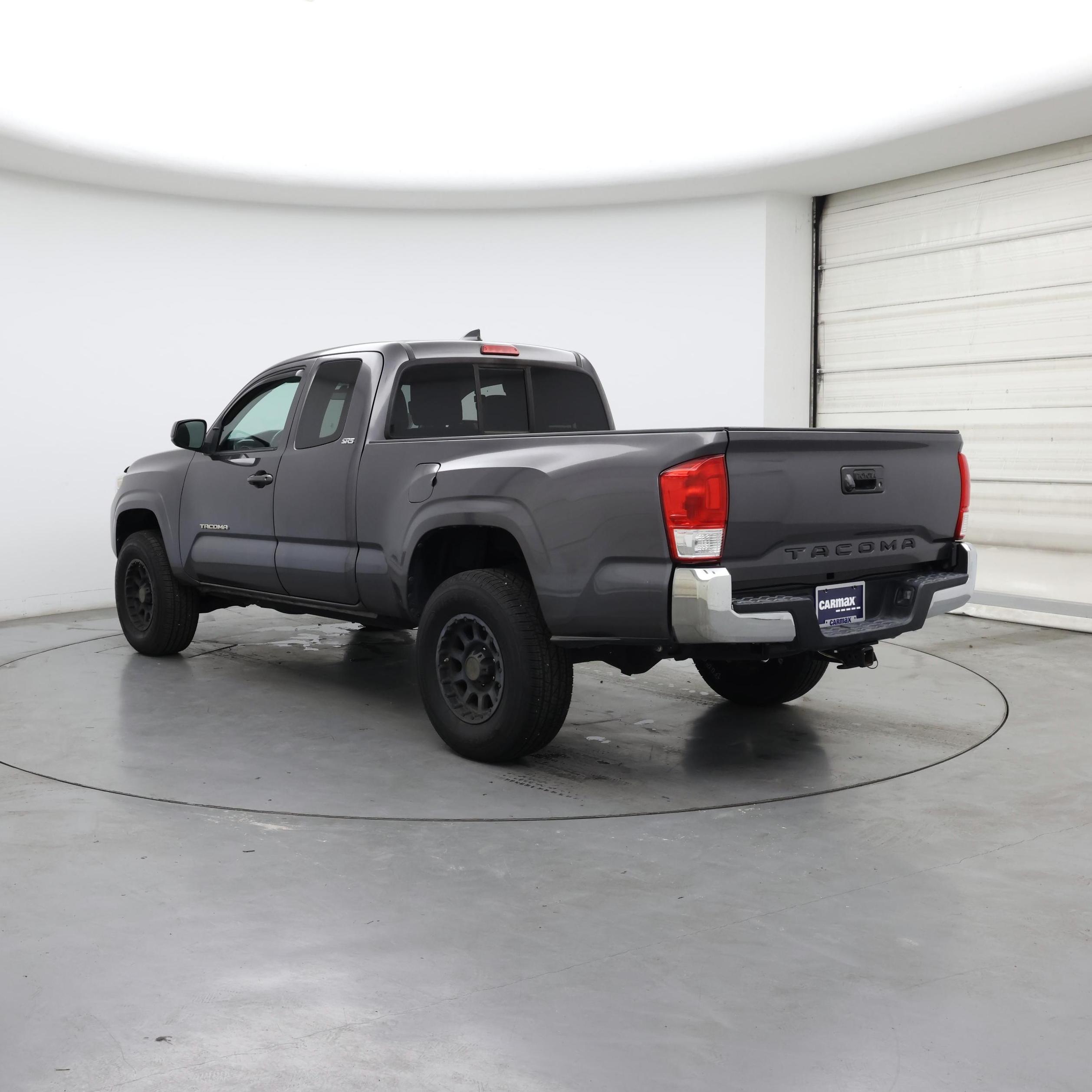 Thumbnail: 2016 Toyota Tacoma - 2