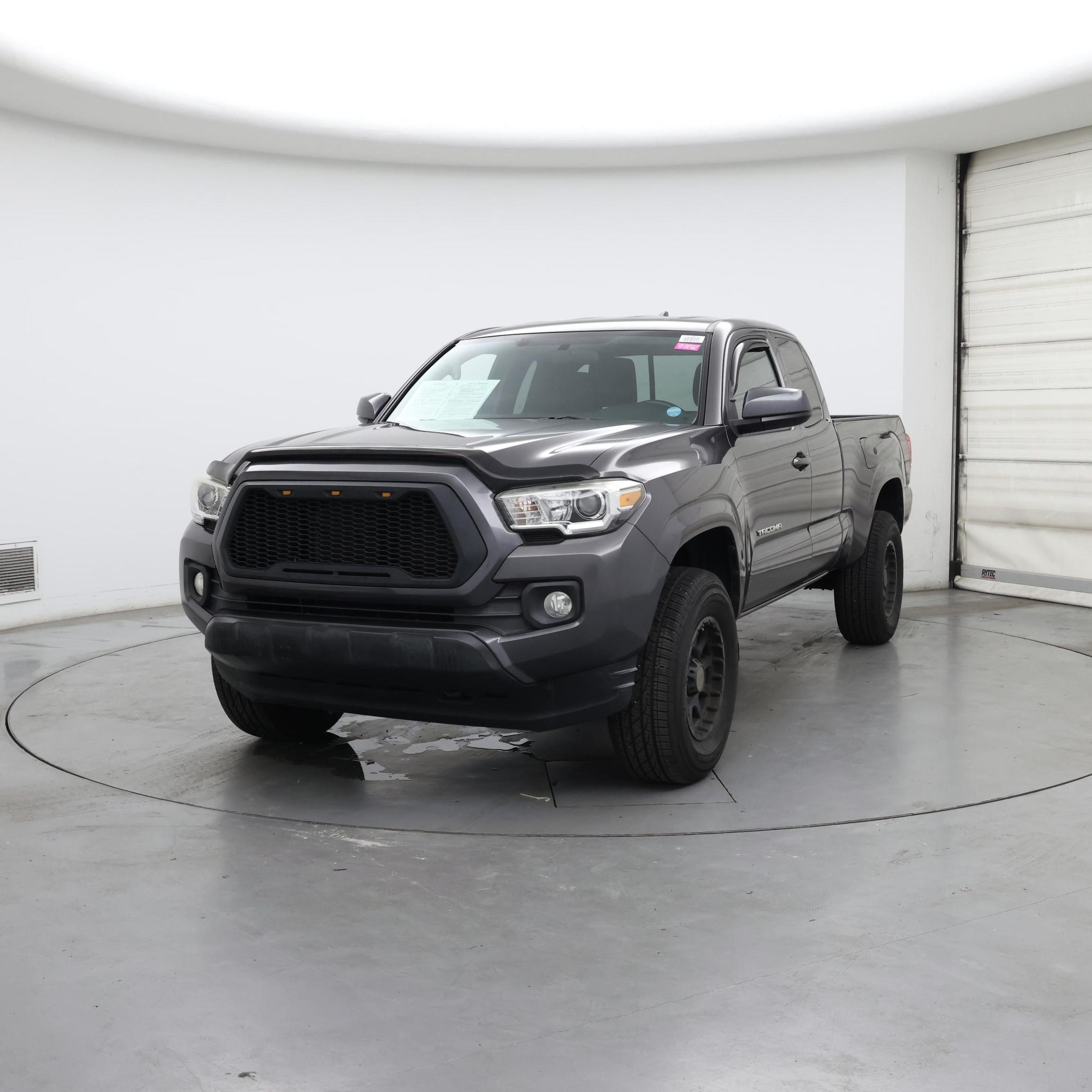 Thumbnail: 2016 Toyota Tacoma - 4