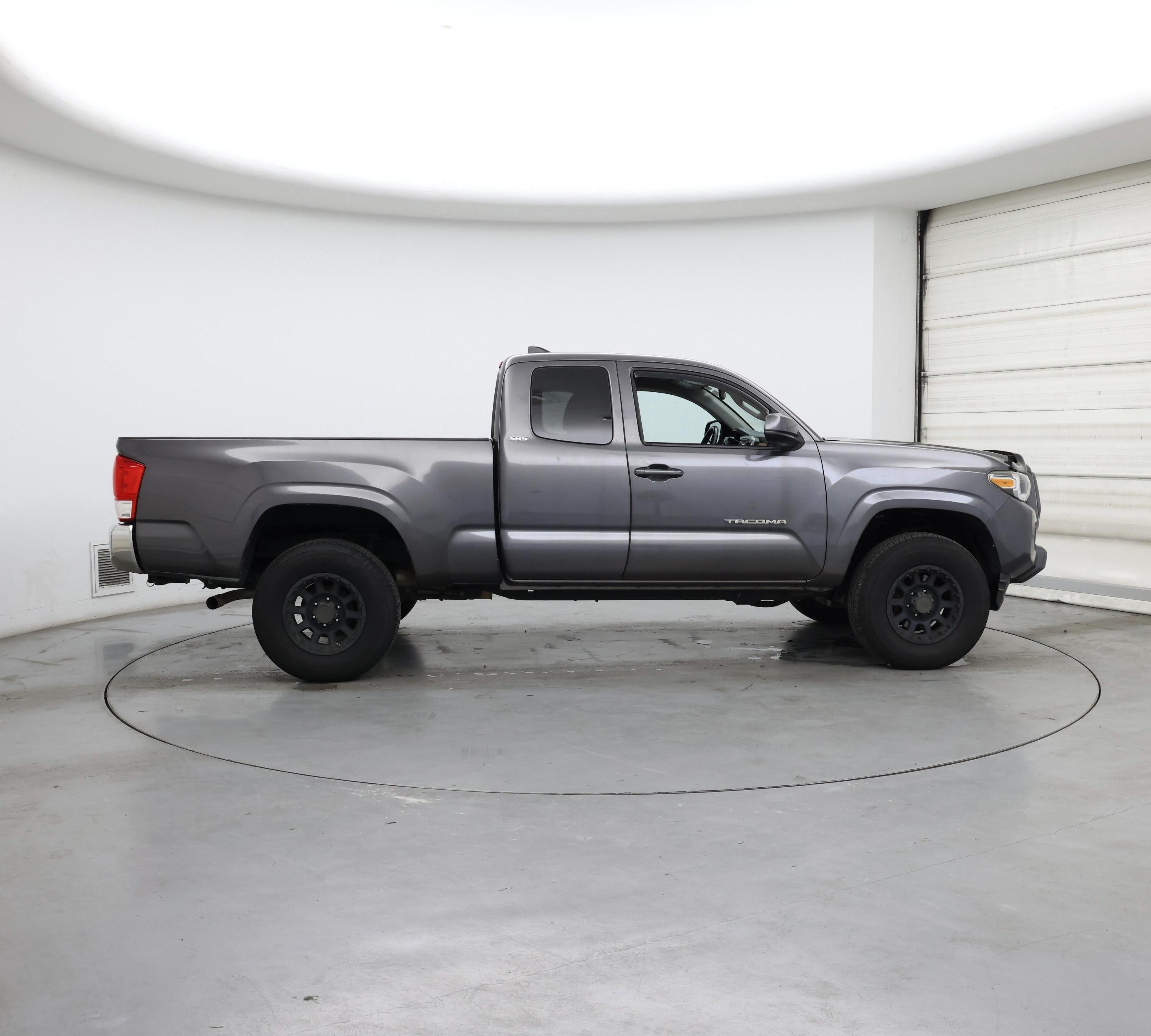 Thumbnail: 2016 Toyota Tacoma - 7