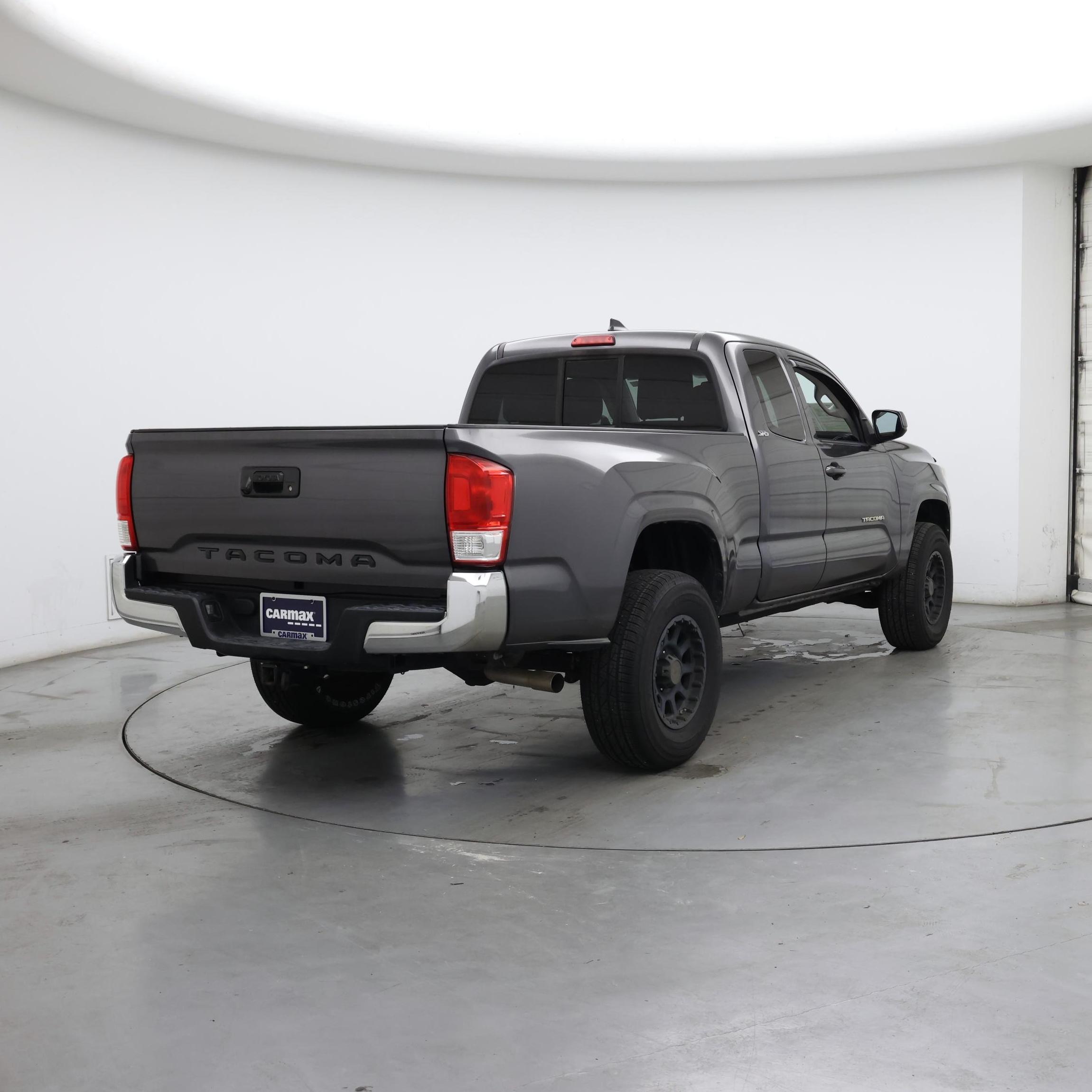 Thumbnail: 2016 Toyota Tacoma - 8