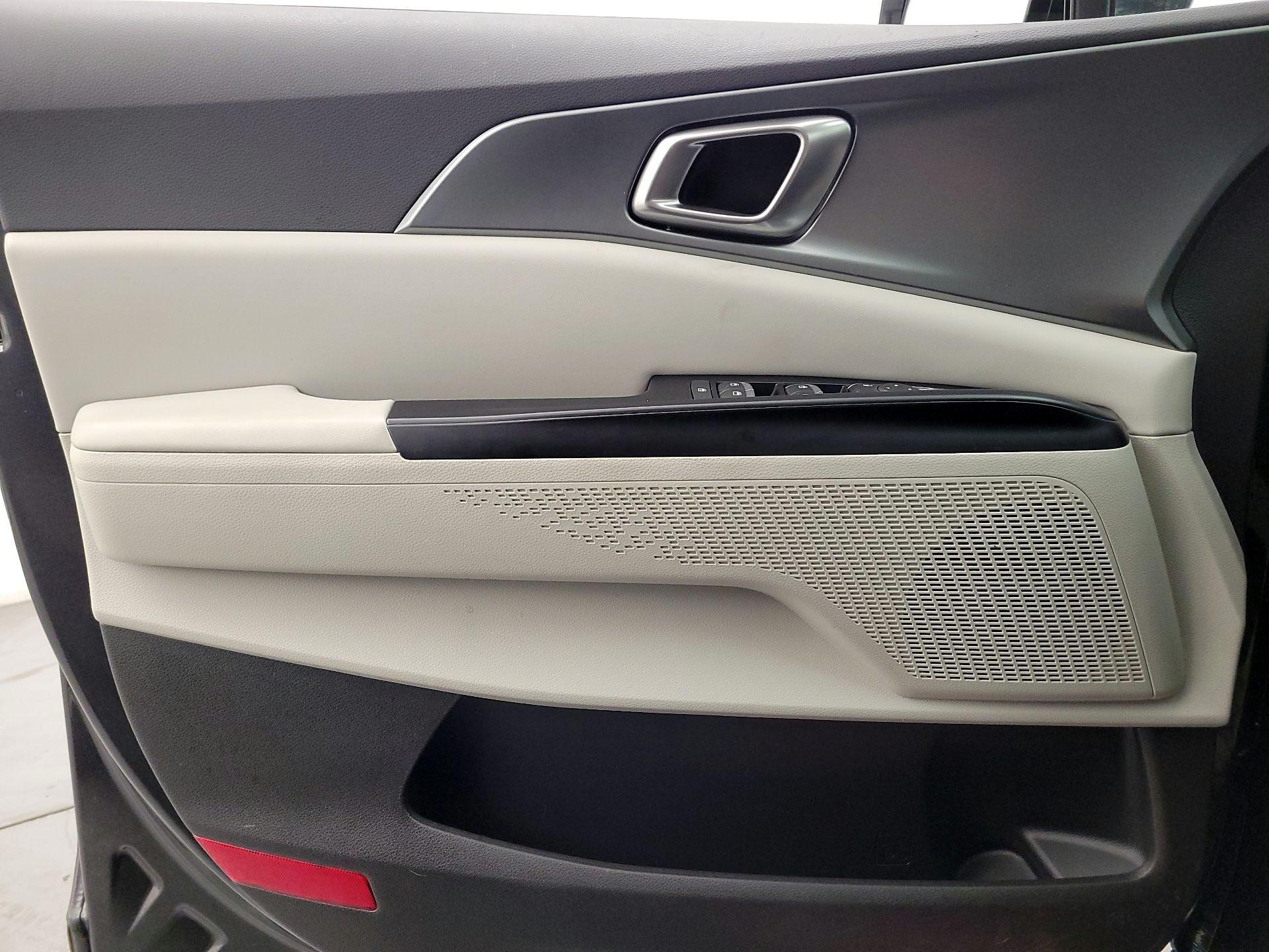 Thumbnail: 2023 Kia Carnival - 12