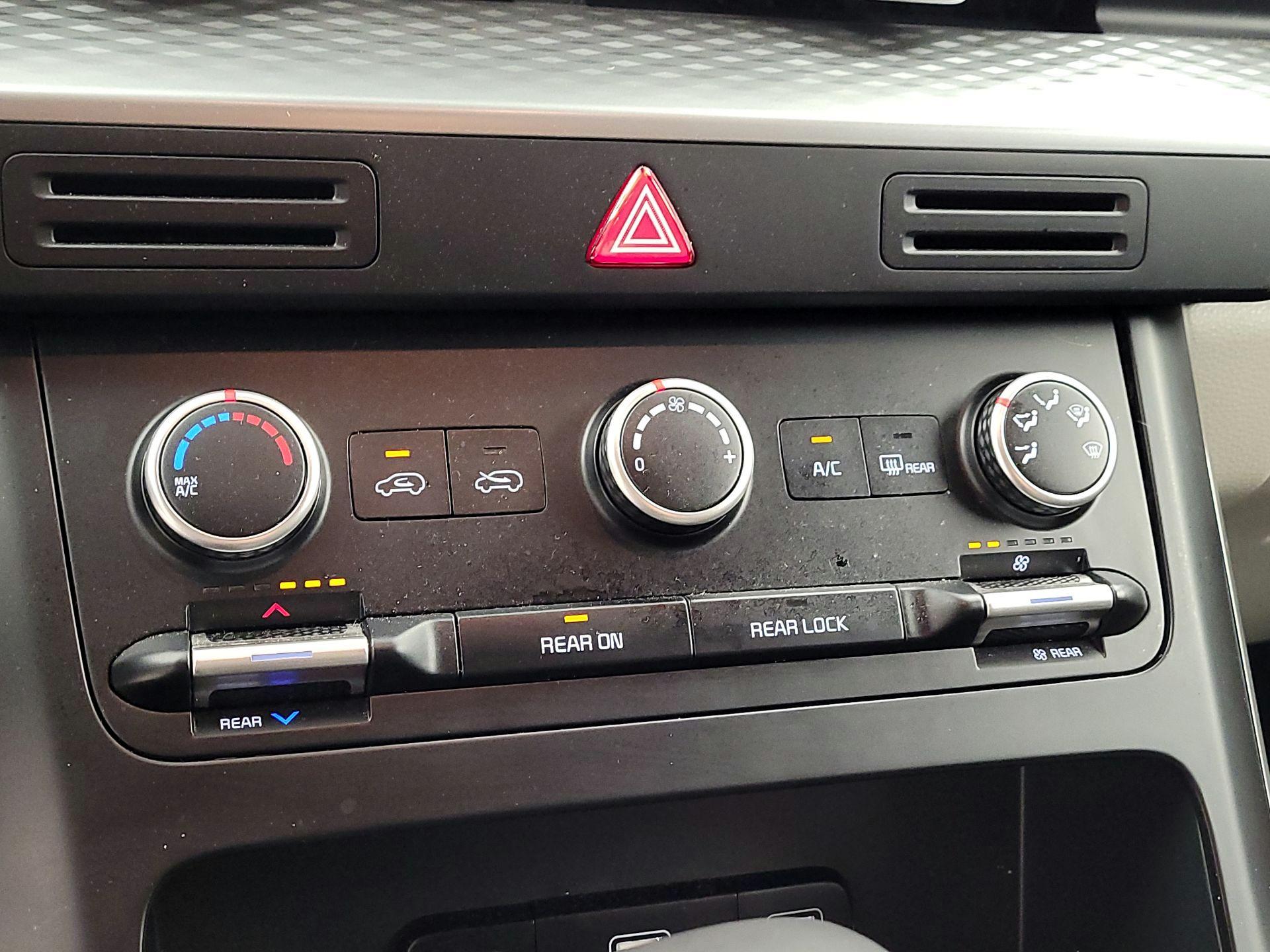 Thumbnail: 2023 Kia Carnival - 16