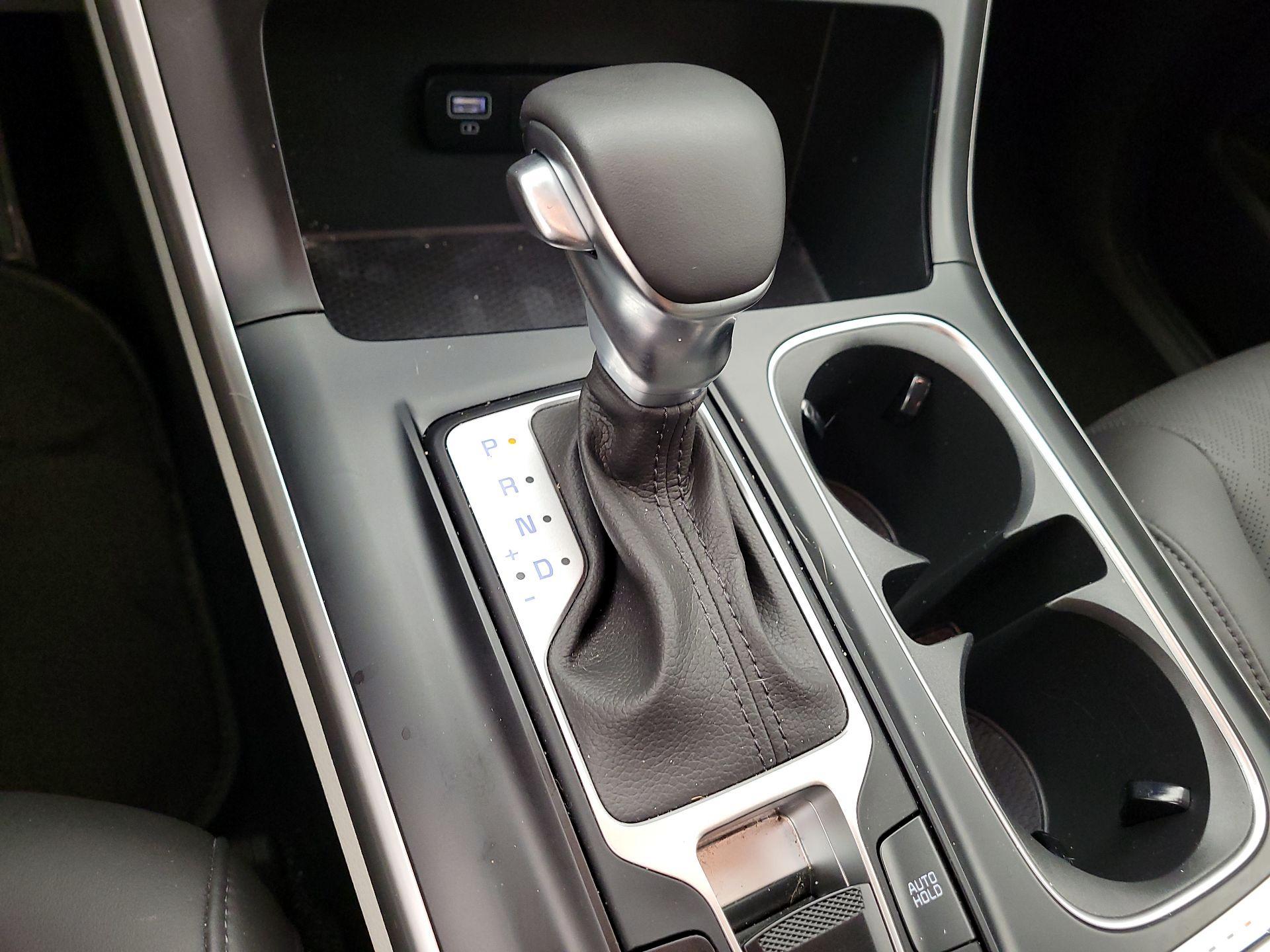 Thumbnail: 2023 Kia Carnival - 17