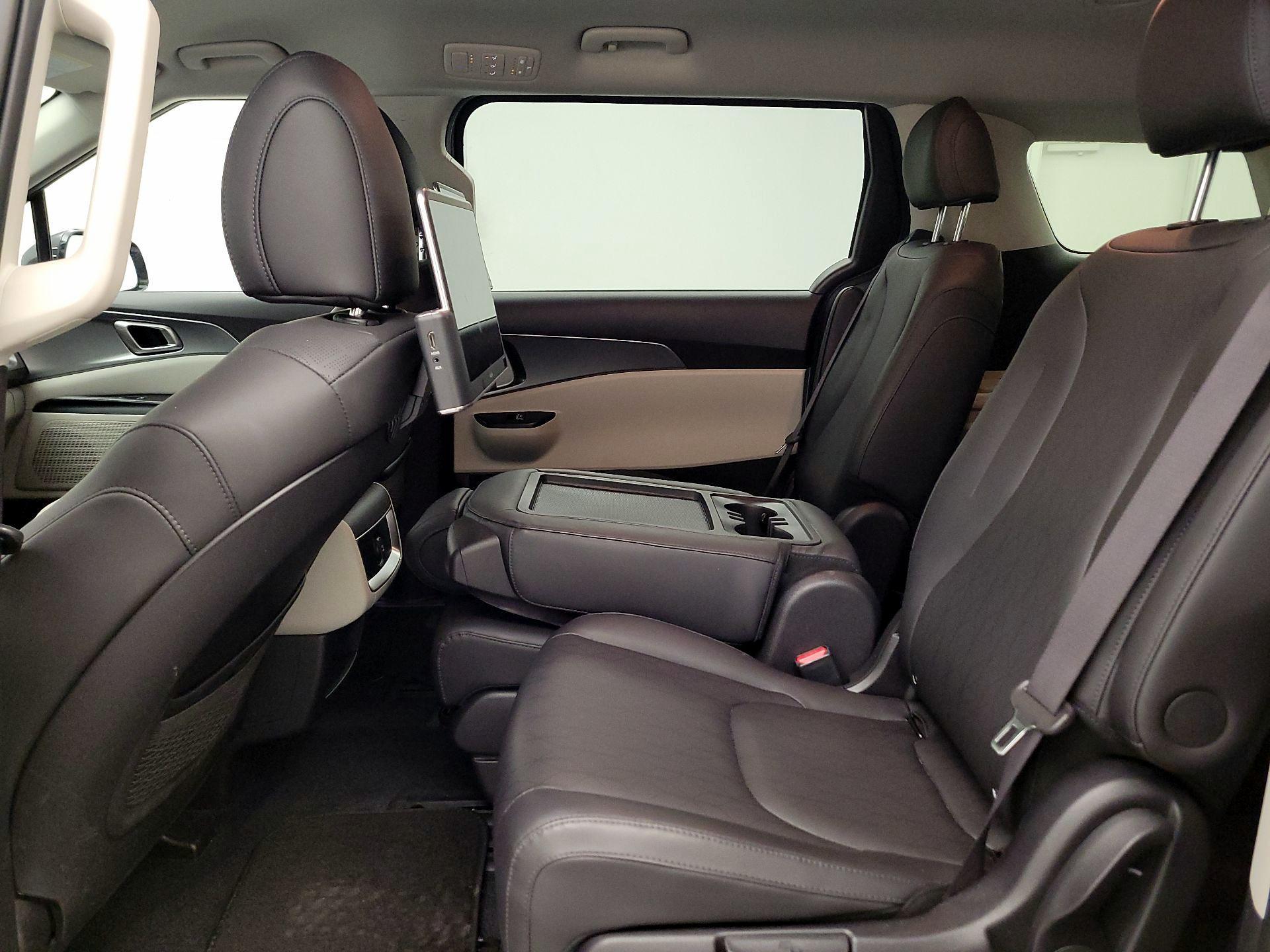 Thumbnail: 2023 Kia Carnival - 19