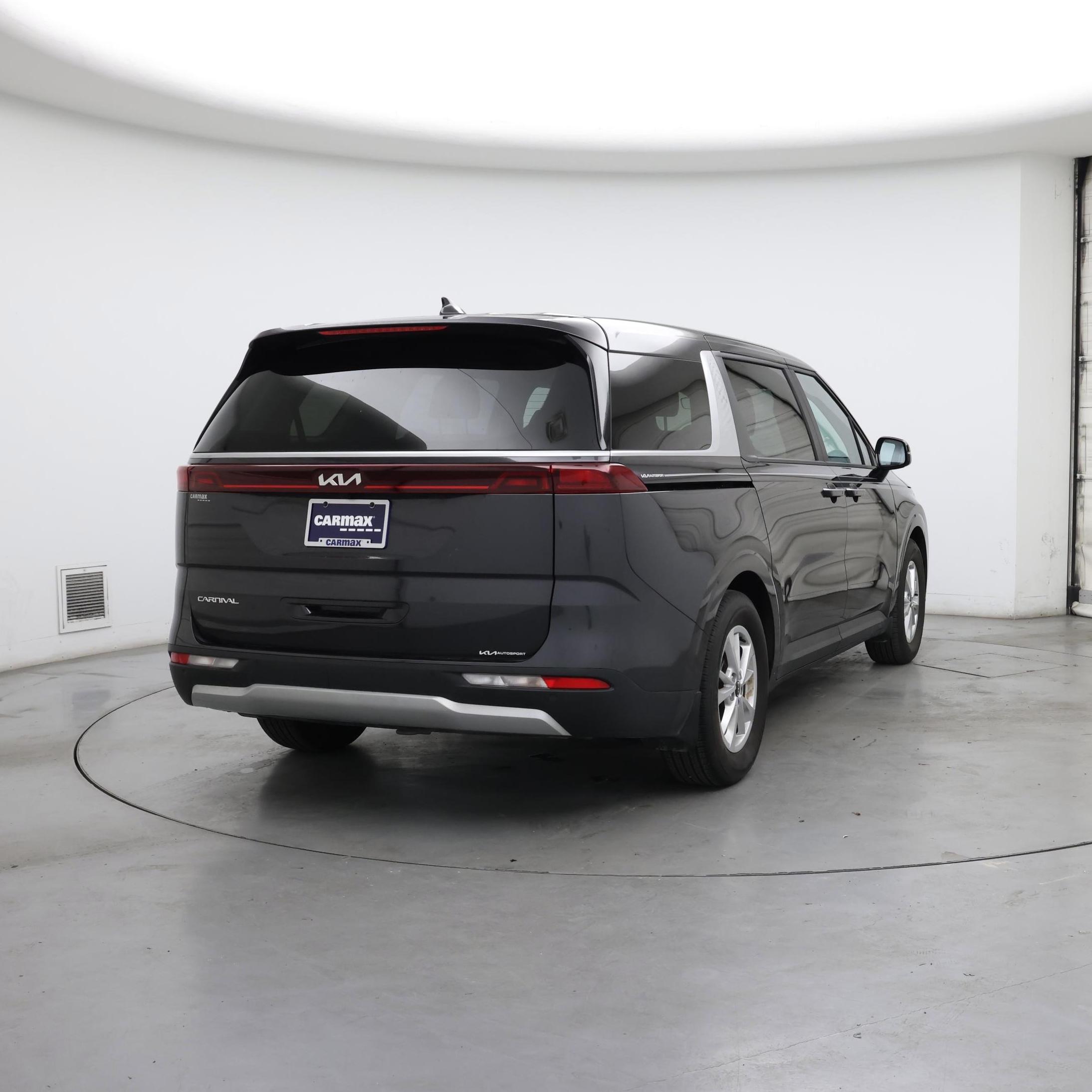 Thumbnail: 2023 Kia Carnival - 8