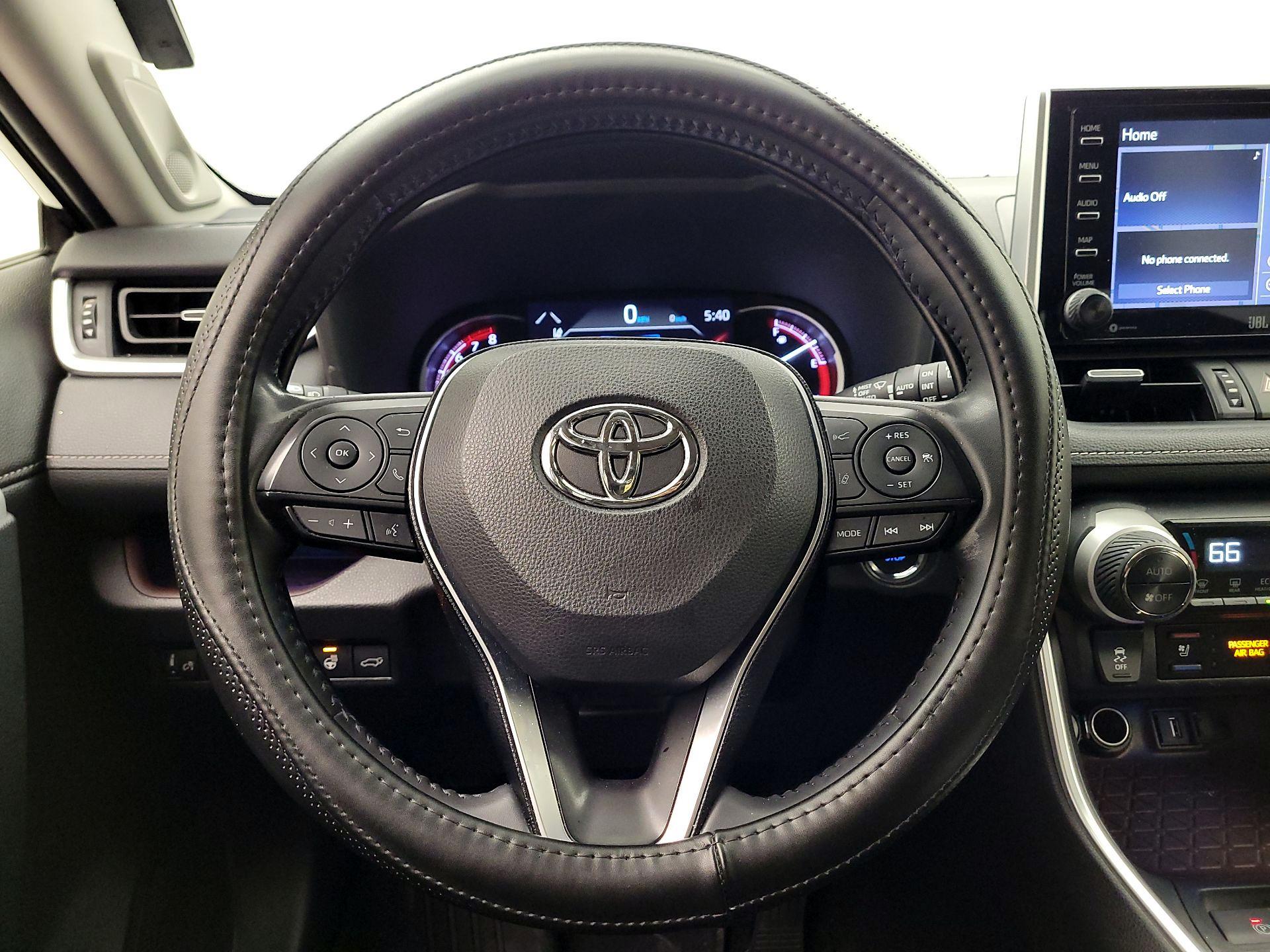 Thumbnail: 2020 Toyota RAV4 - 10