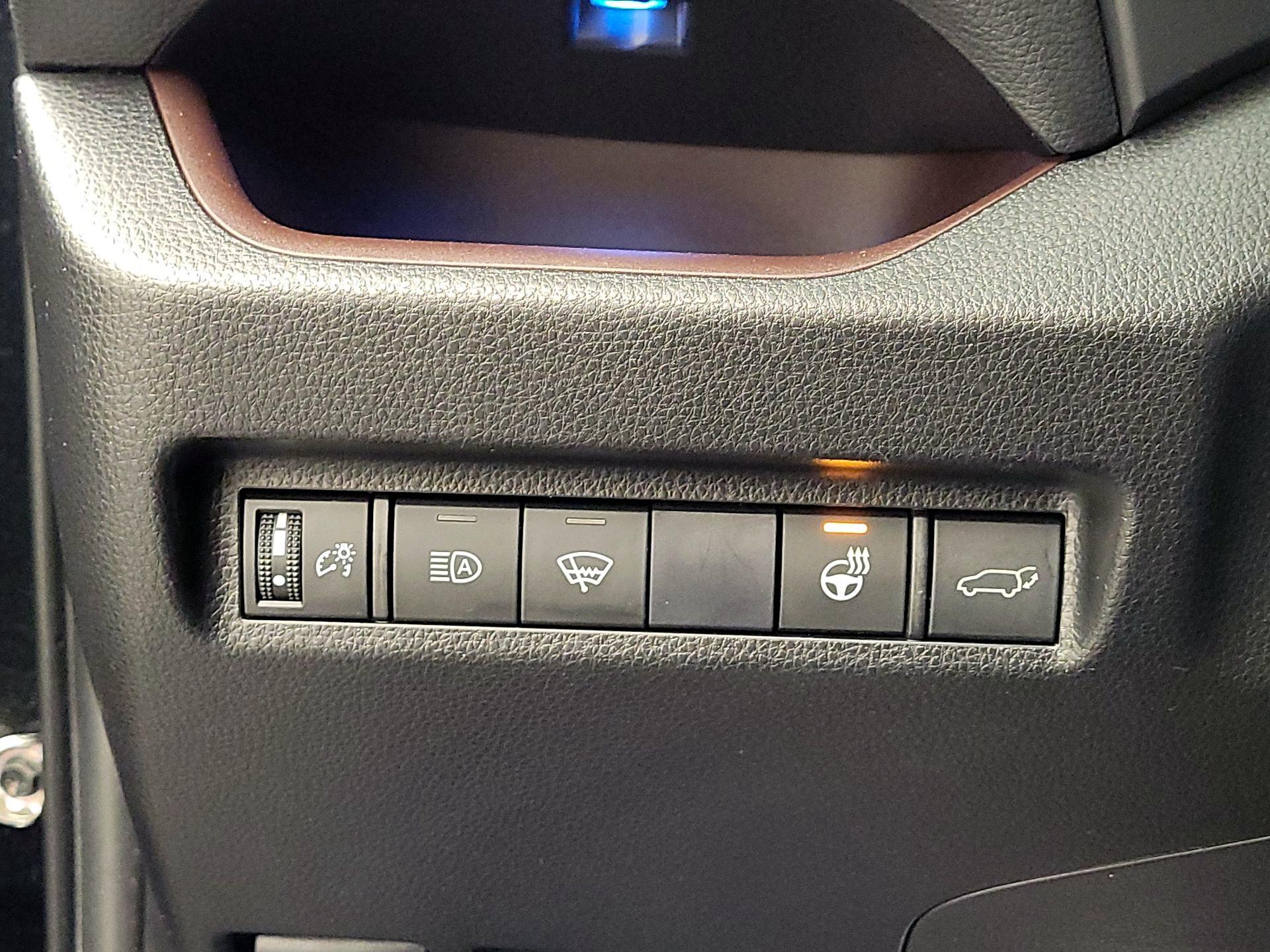 Thumbnail: 2020 Toyota RAV4 - 13