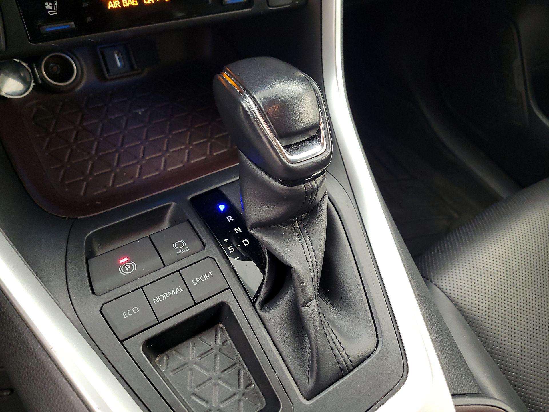 Thumbnail: 2020 Toyota RAV4 - 17