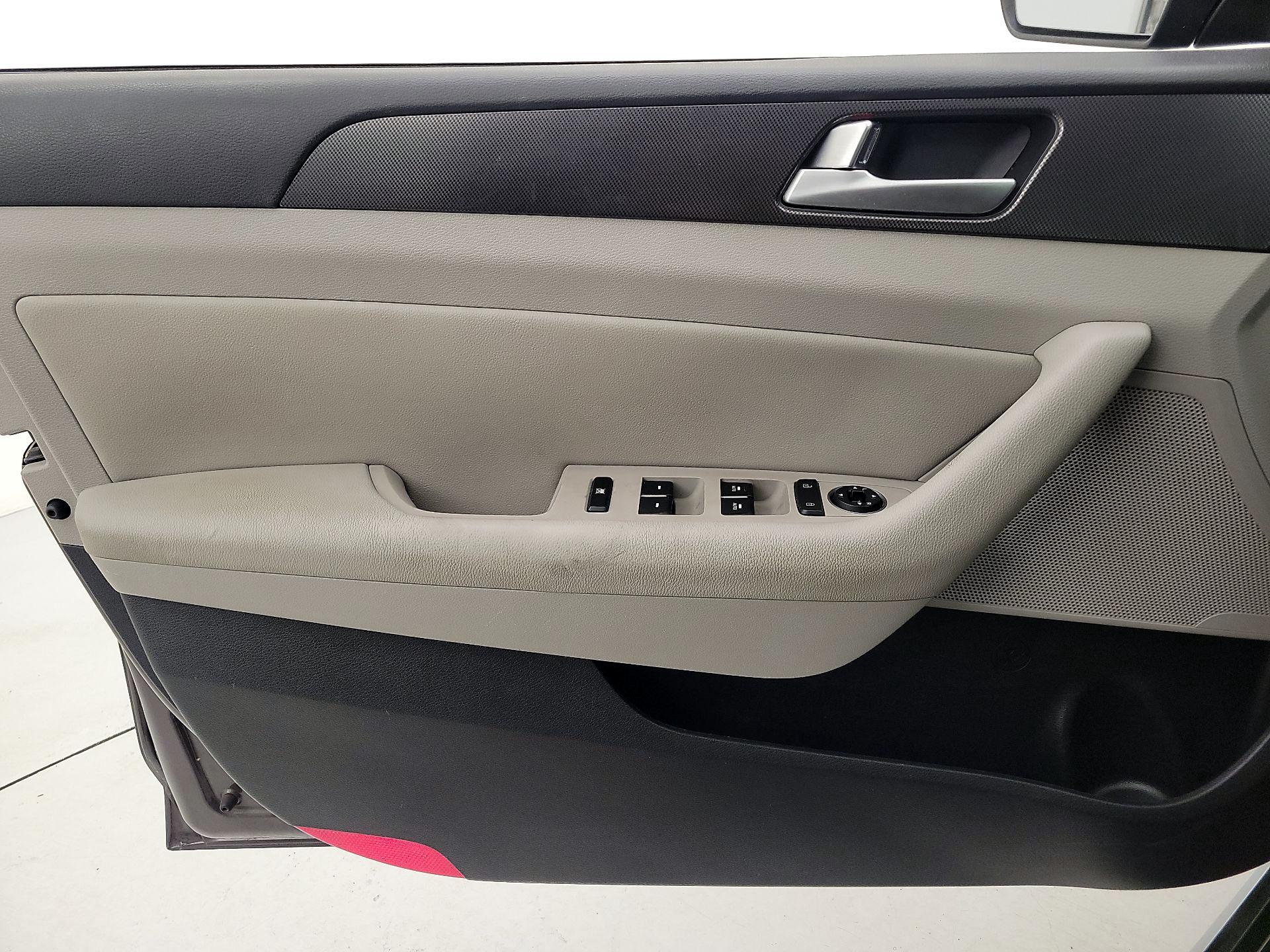 Thumbnail: 2015 Hyundai Sonata - 12