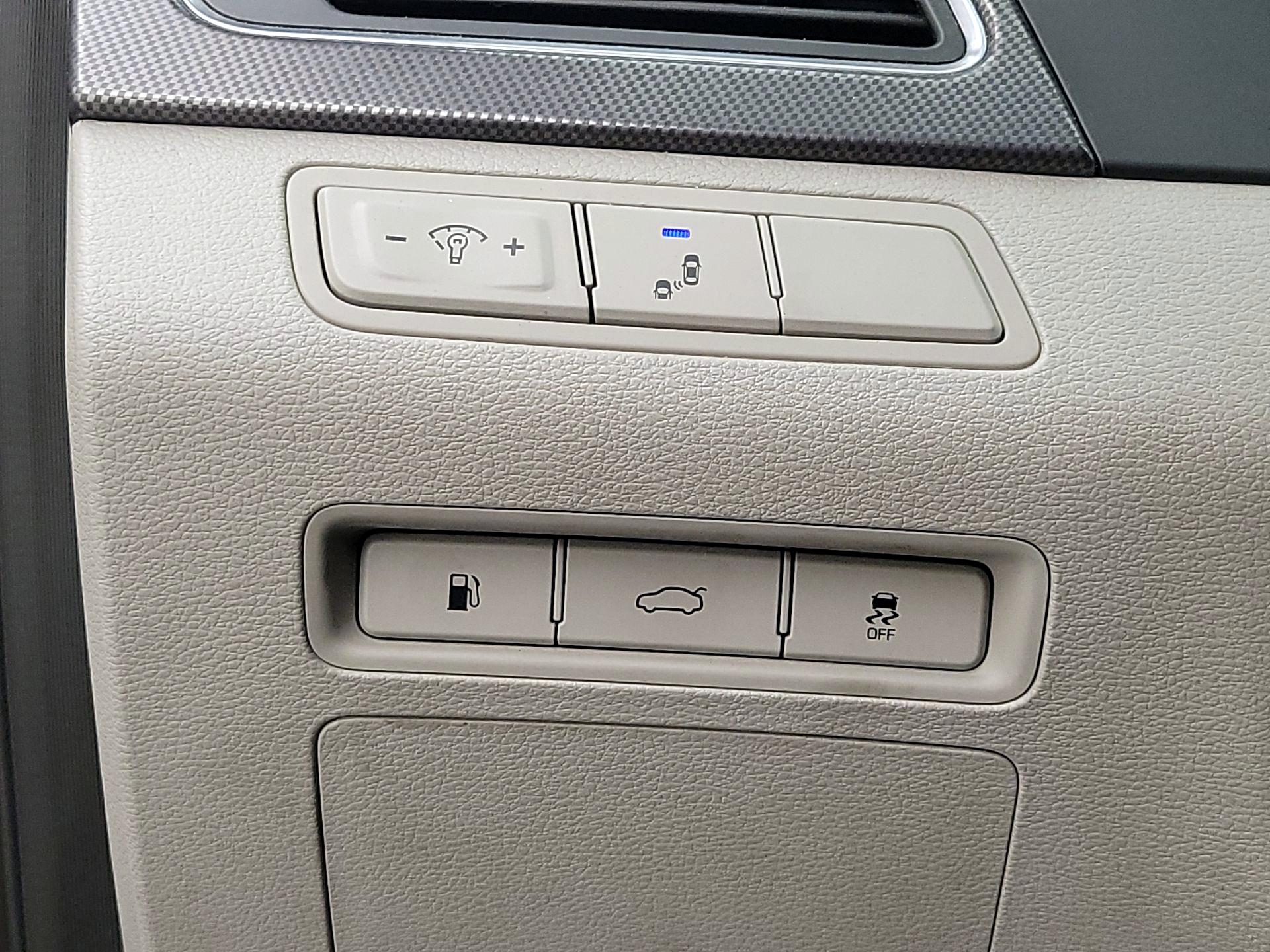 Thumbnail: 2015 Hyundai Sonata - 13