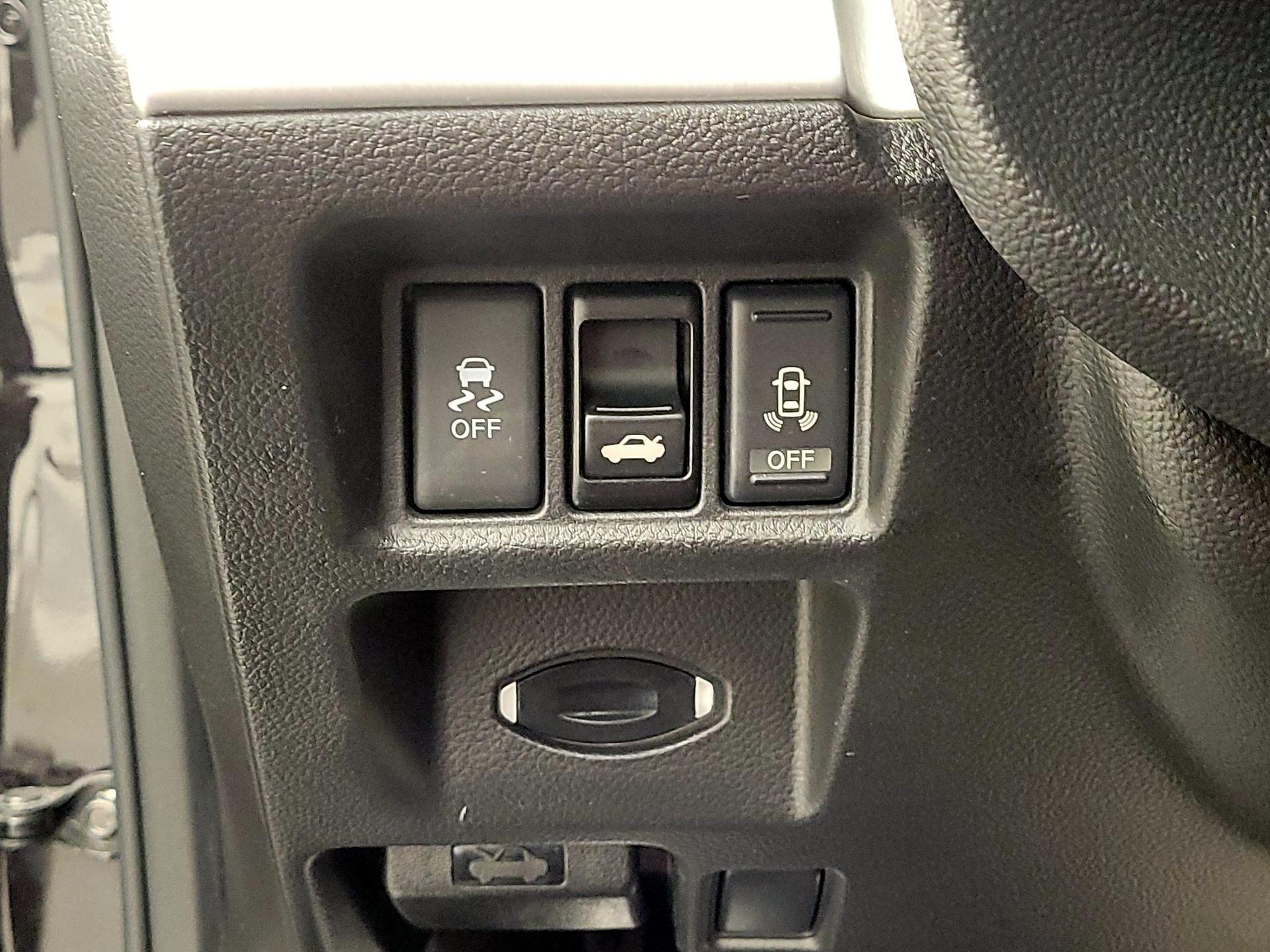 Thumbnail: 2014 INFINITI Q60 - 13