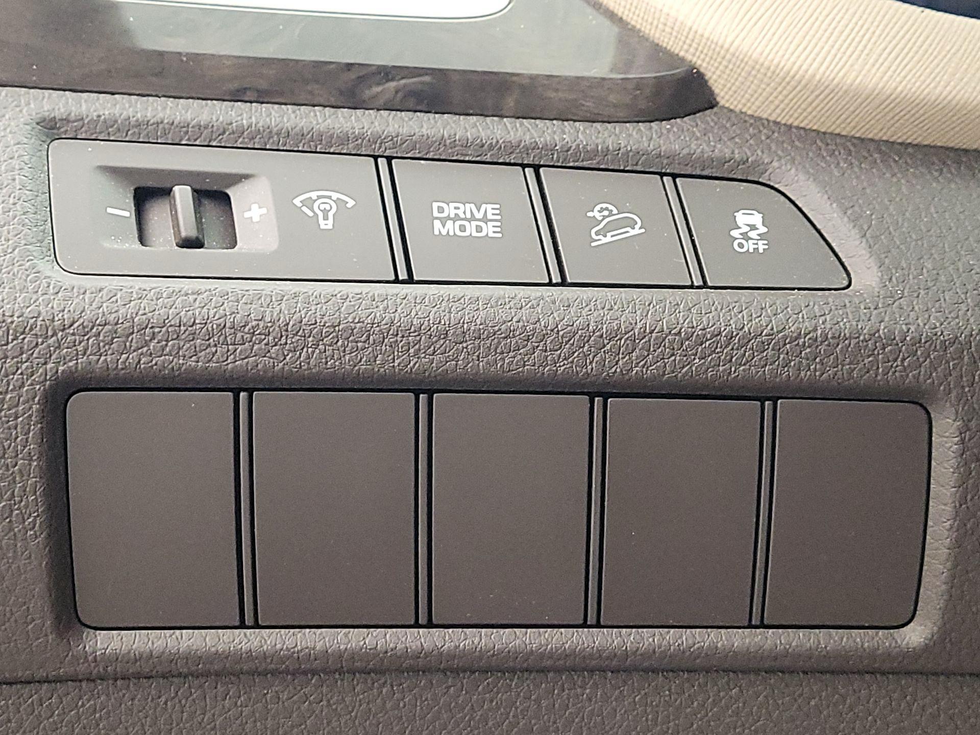 Thumbnail: 2018 Hyundai Santa Fe - 13