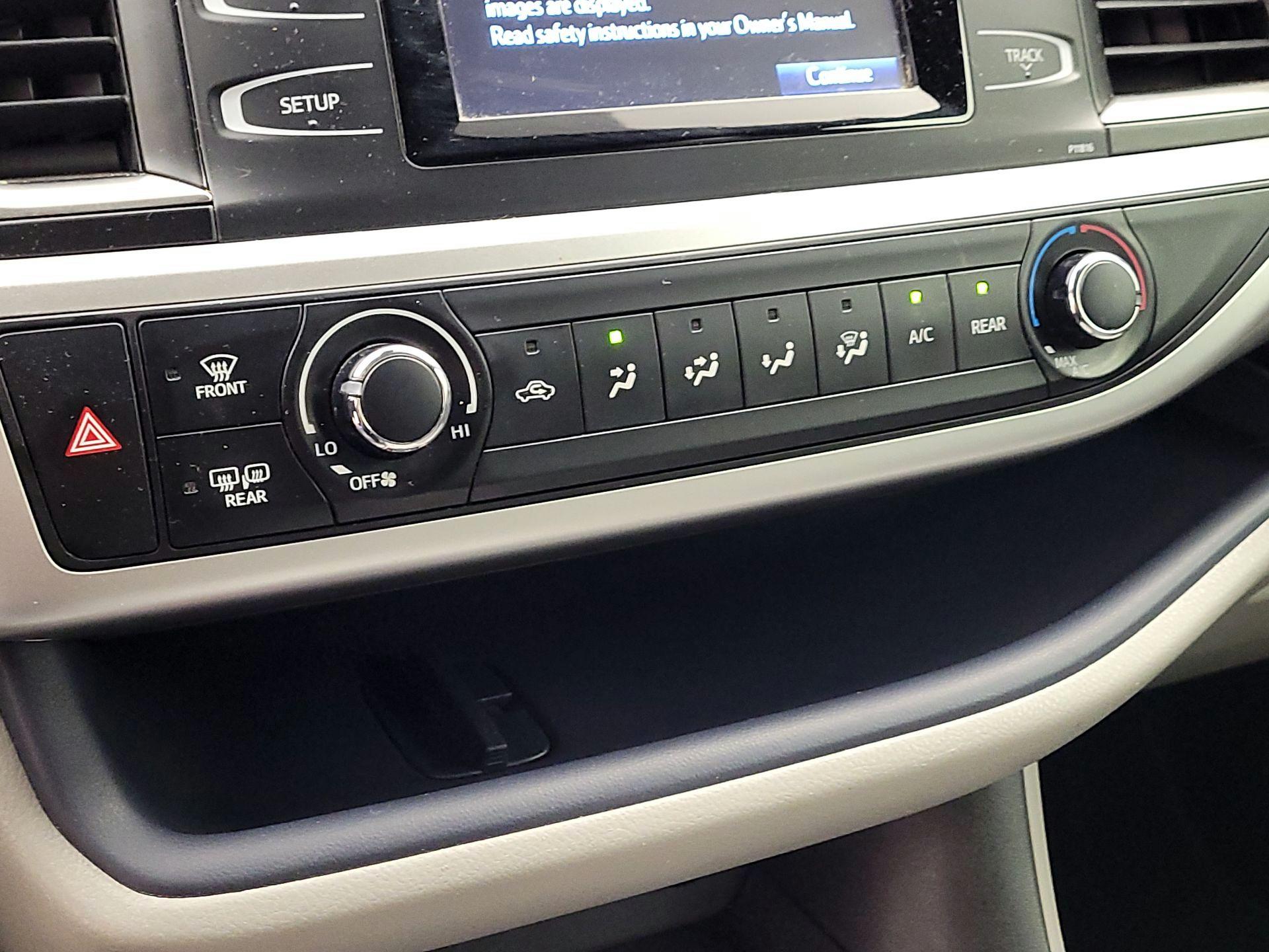 Thumbnail: 2019 Toyota Highlander - 16