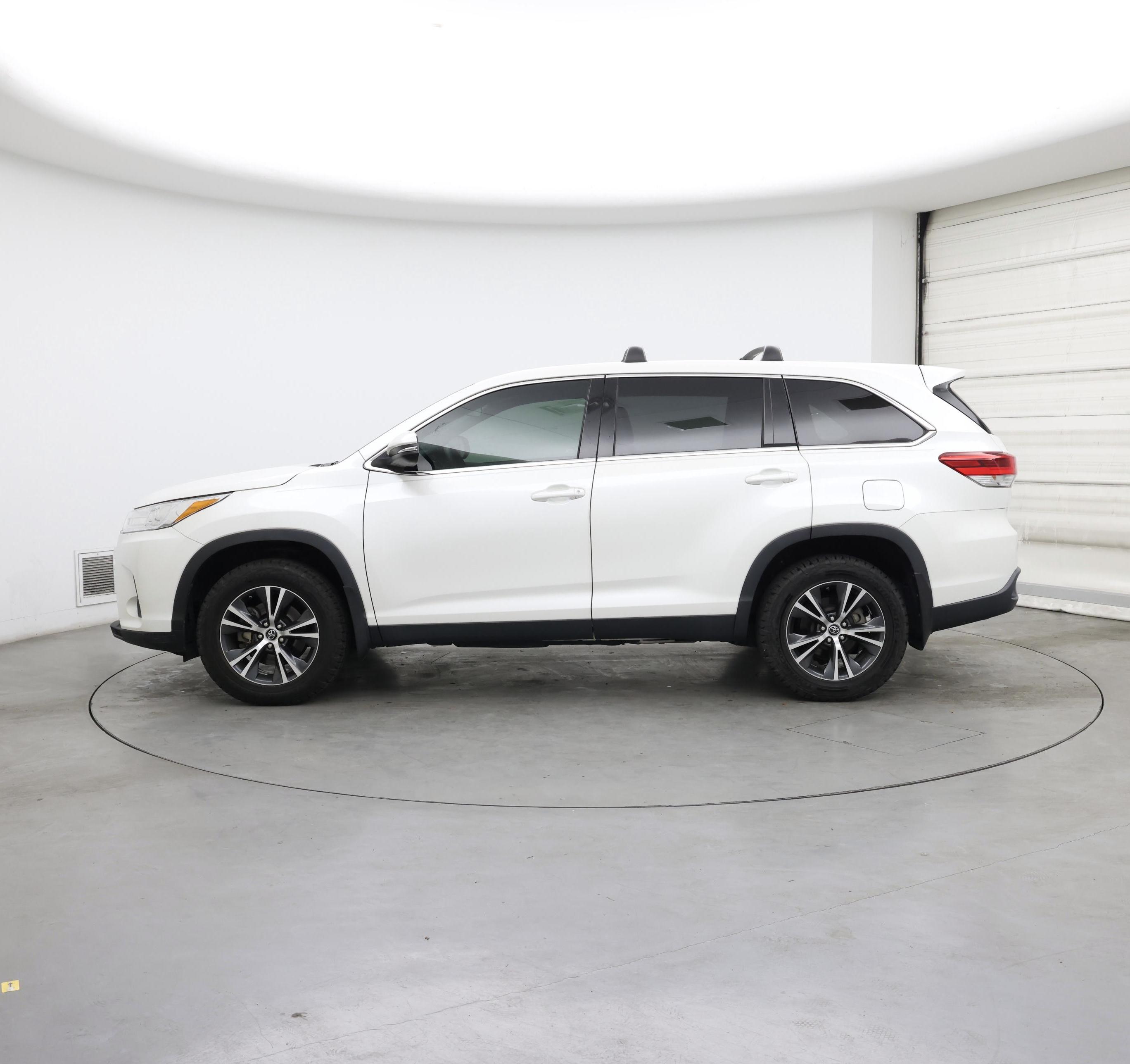 Thumbnail: 2019 Toyota Highlander - 3