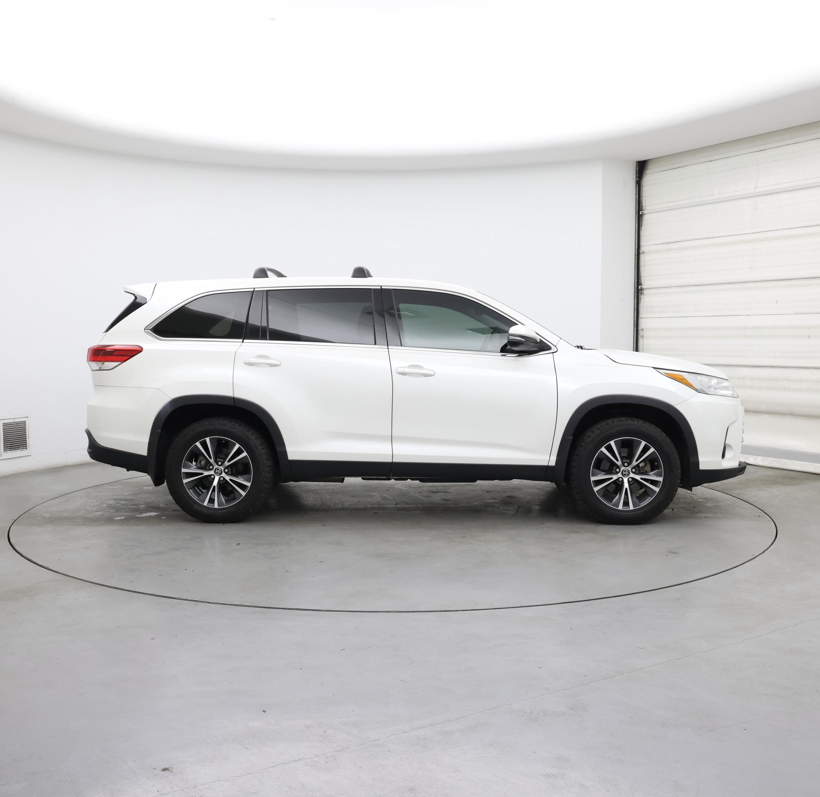 Thumbnail: 2019 Toyota Highlander - 7