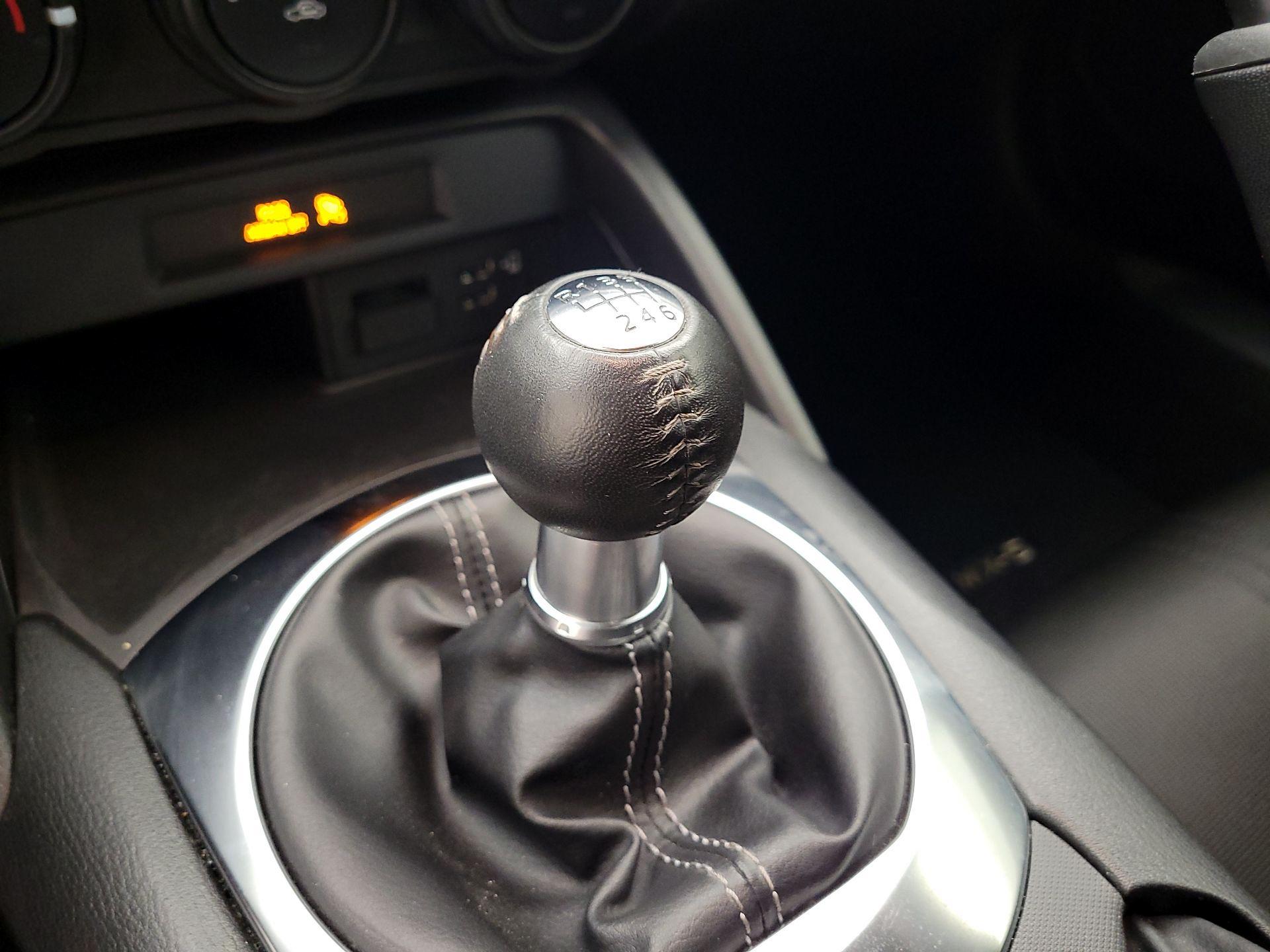 Thumbnail: 2021 Mazda MX-5 Miata - 15