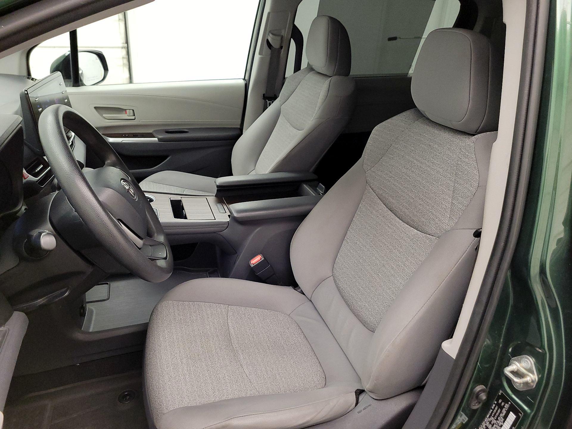 Thumbnail: 2021 Toyota Sienna - 11